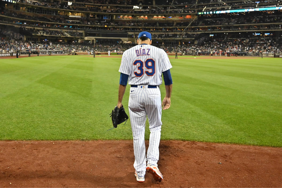 Edwin Diaz, number 39, stadium field, SD Desktop Wallpaper