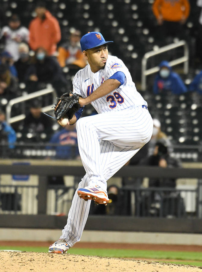 Edwin Diaz, pitcher mound, pinstripe uniform, SD Phone Wallpaper