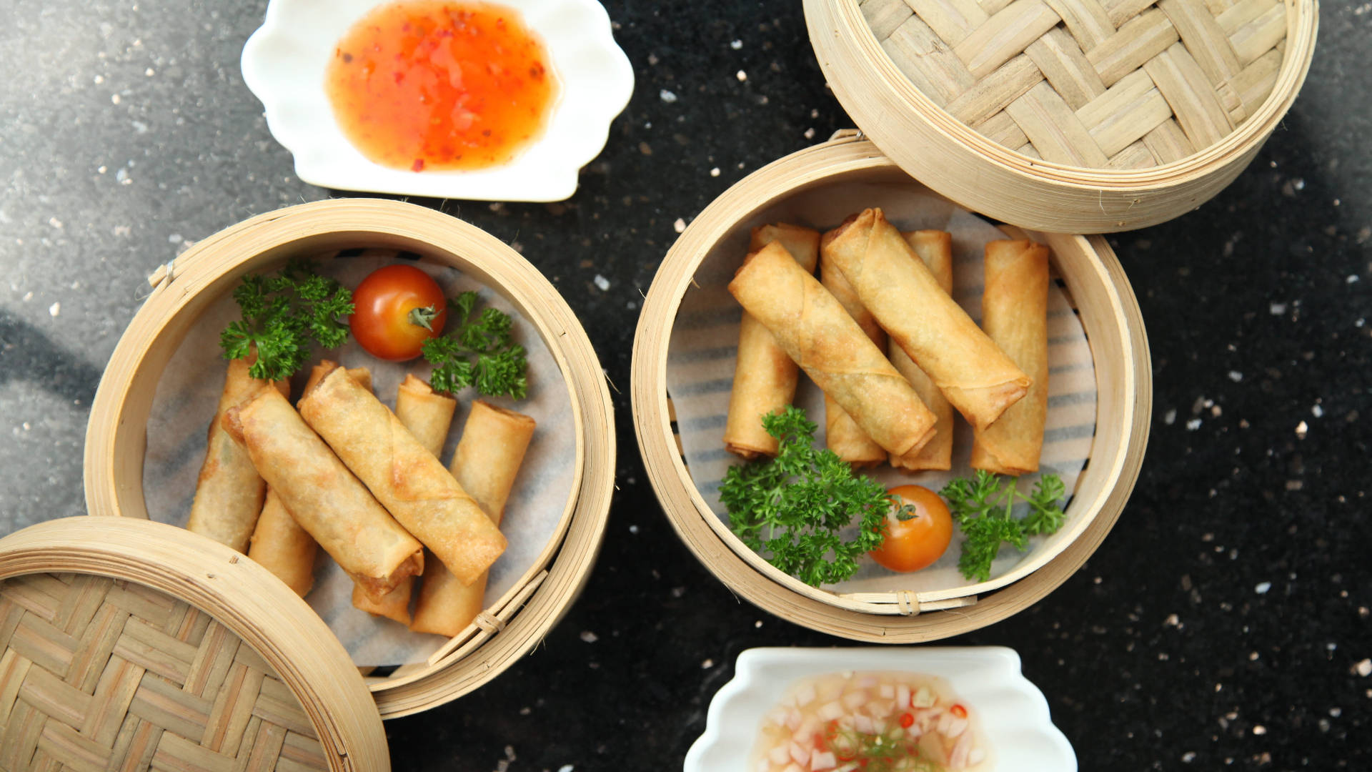 steaming basket of egg rolls, bamboo steamers, golden fried spring rolls, Full HD Desktop Wallpaper