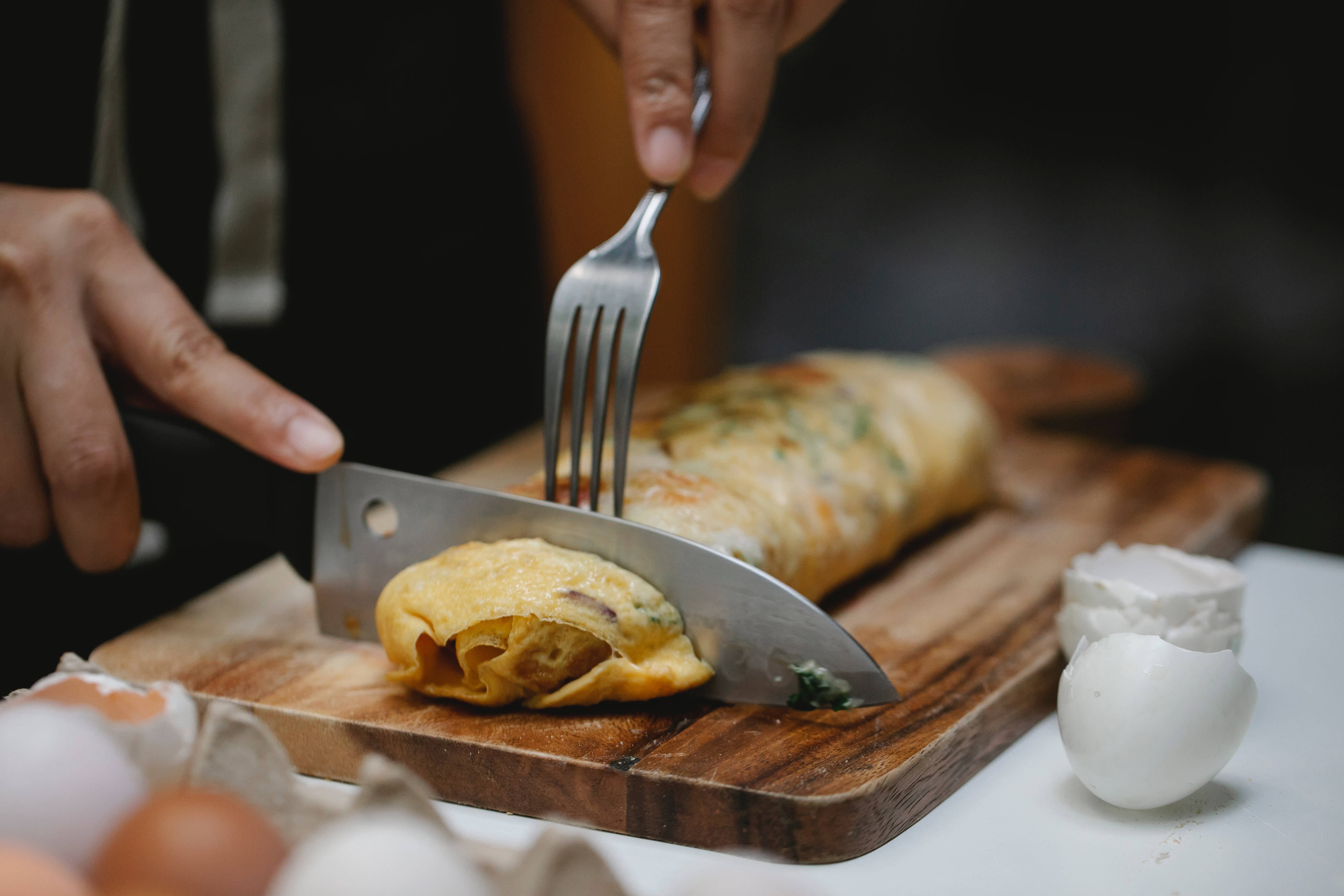 Egg Roll Omelette, golden omelette, wooden board, 4K Desktop Wallpaper