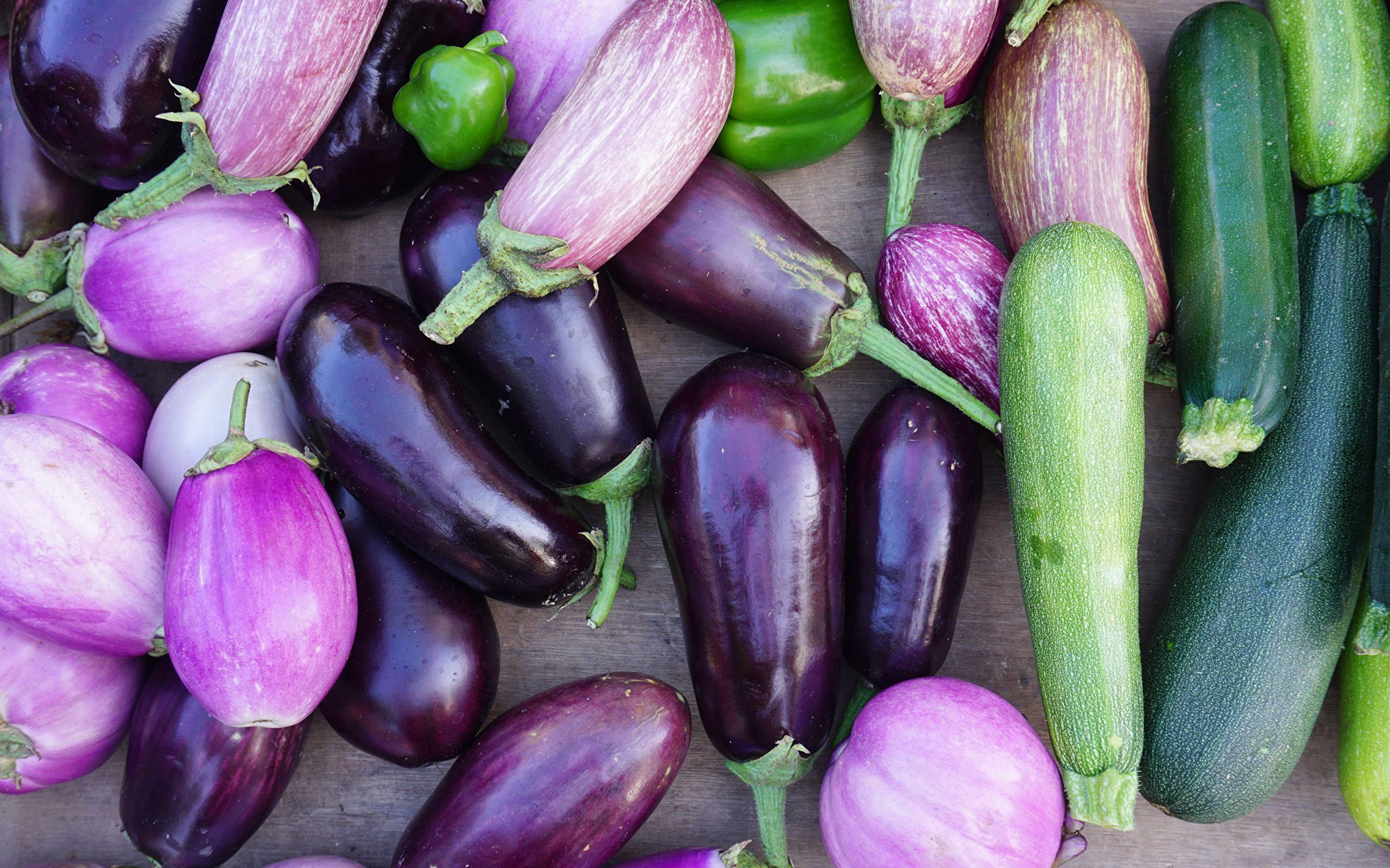 eggplant, zucchini, rustic wooden surface, 2K Desktop Wallpaper
