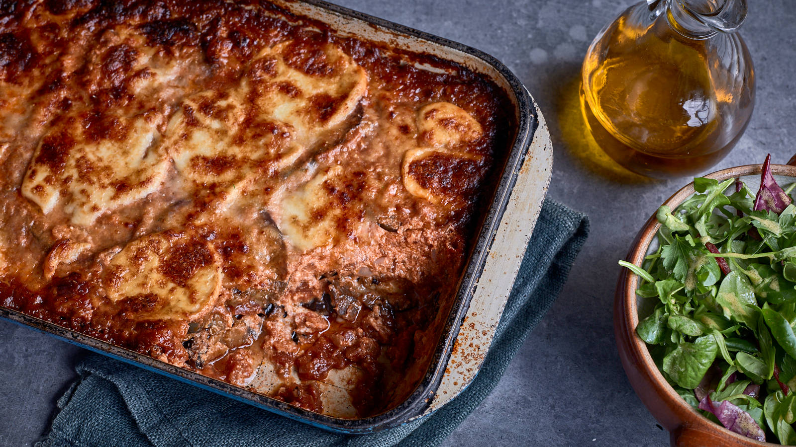 Saucy Aubergine Parmigiana, green salad, ceramic dish, HD Desktop Wallpaper