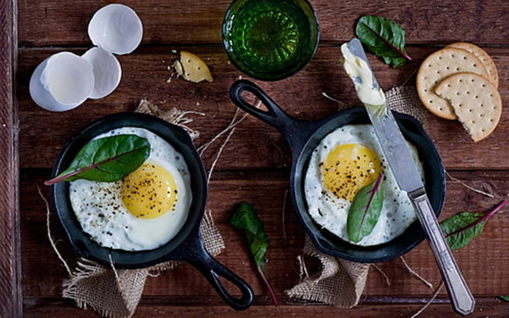 sunny-side-up eggs, cast-iron skillets, spinach, SD Desktop Wallpaper
