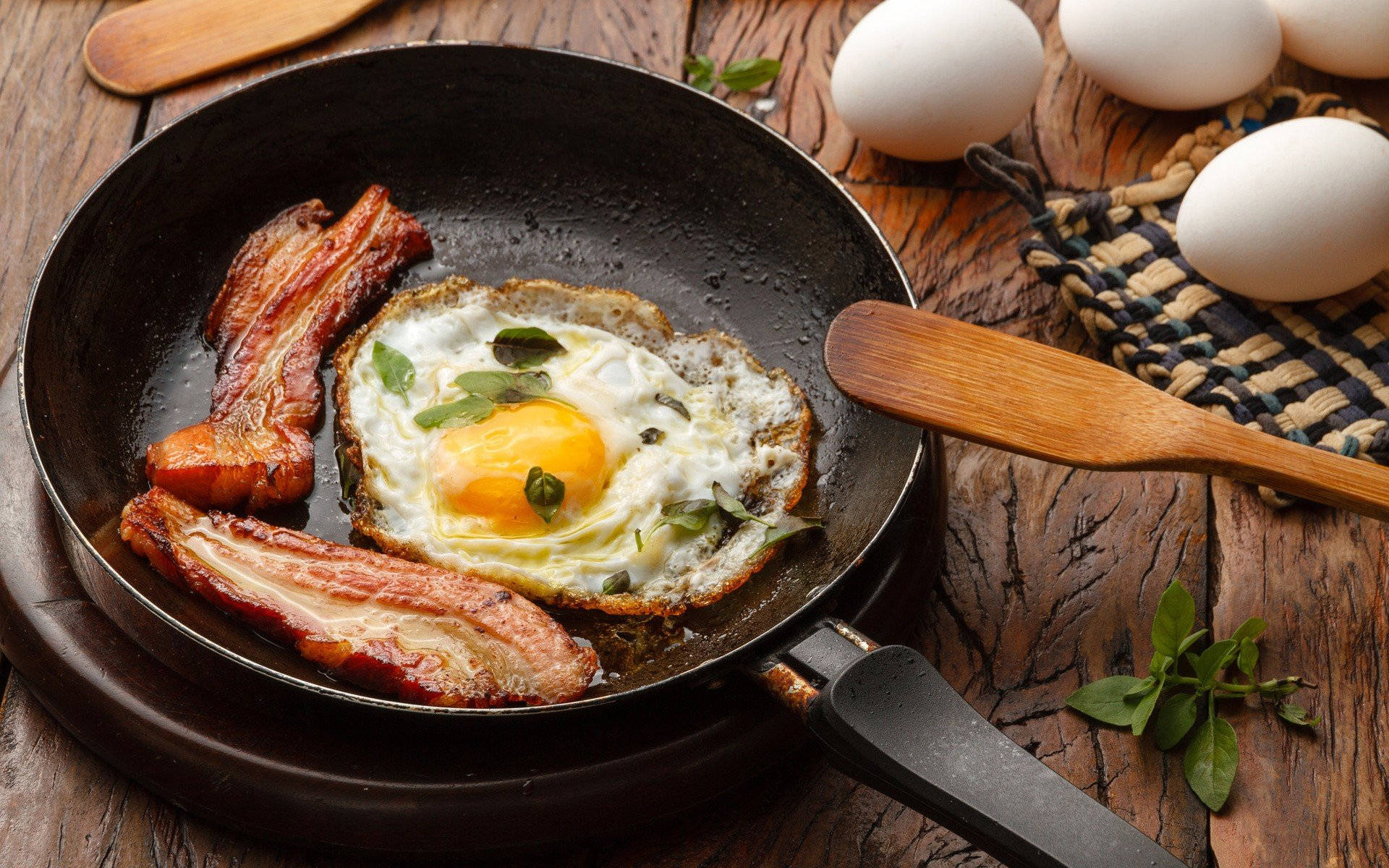 sunny-side-up egg, crispy bacon, black skillet, Full HD Desktop Wallpaper