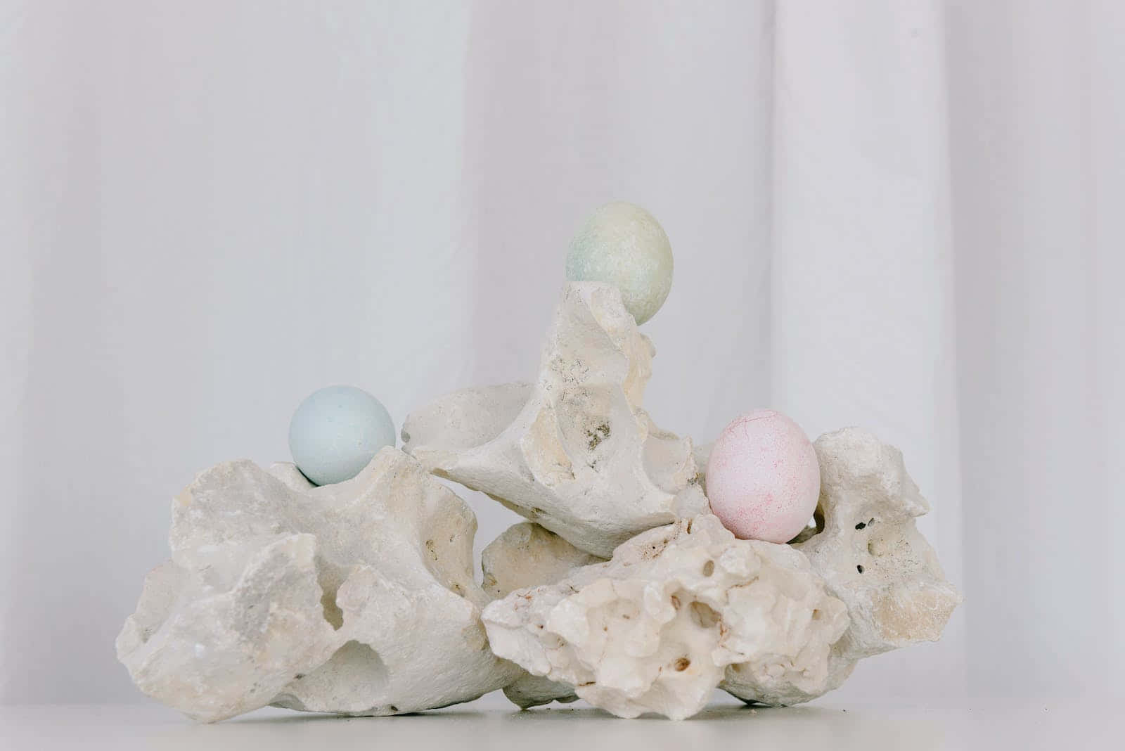 Pastel Easter Eggs, rock, textured white bone fragments, HD Desktop Wallpaper