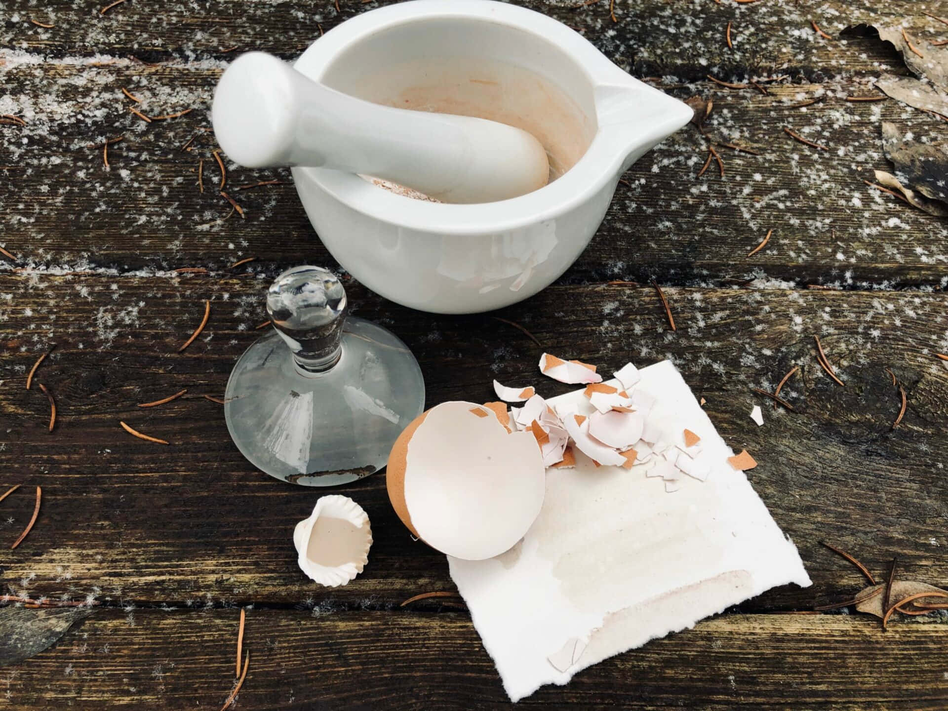 Eggshell, white mortar and pestle, crushed powder, Full HD Desktop Wallpaper