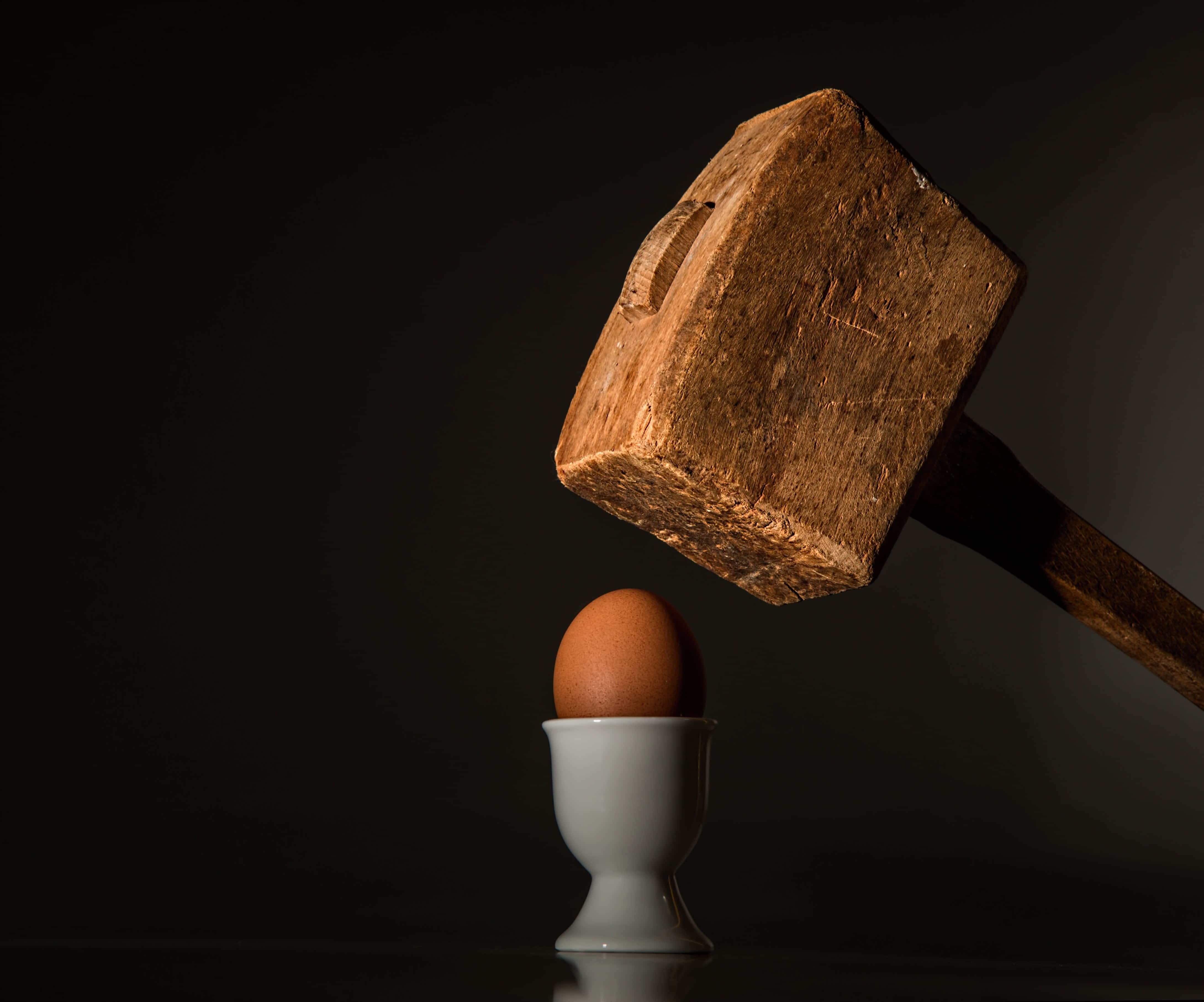 rustic wooden hammer, brown egg, white ceramic cup, 4K Desktop Wallpaper