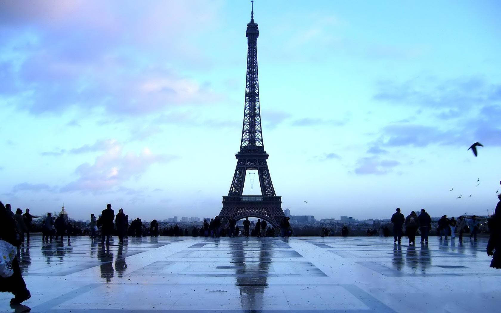 Eiffel Tower, twilight sky, silhouetted crowds, HD Desktop Wallpaper