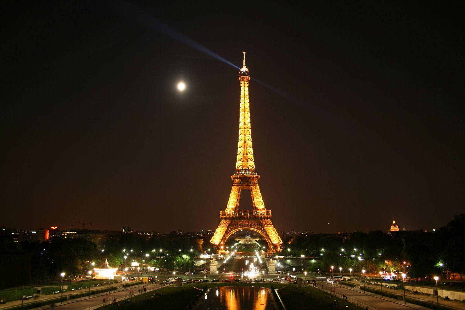 Eiffel Tower, full moon, dark Parisian night sky, HD Desktop Wallpaper
