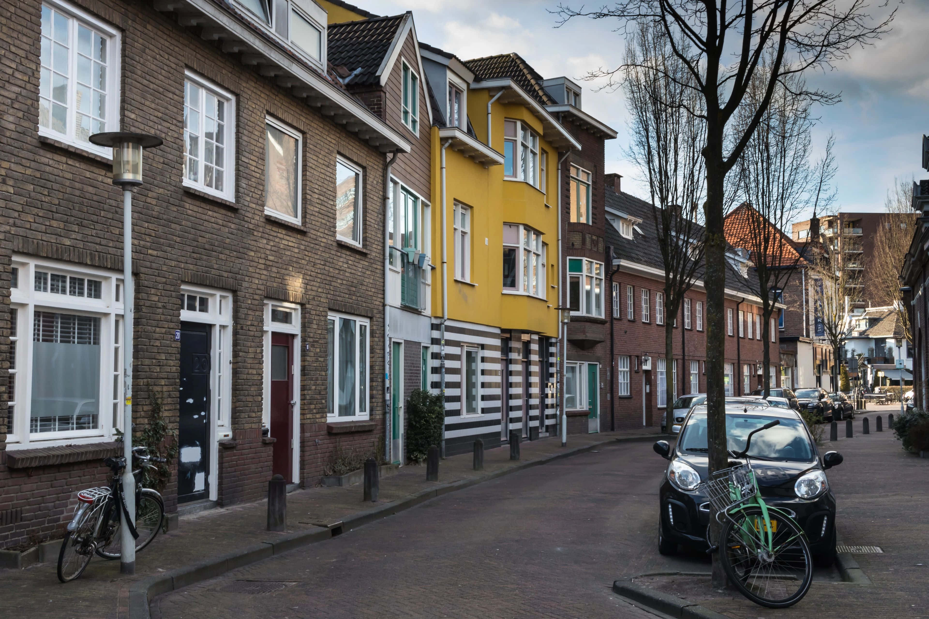 Eindhoven, residential street scene, brick houses, 4K Desktop Wallpaper