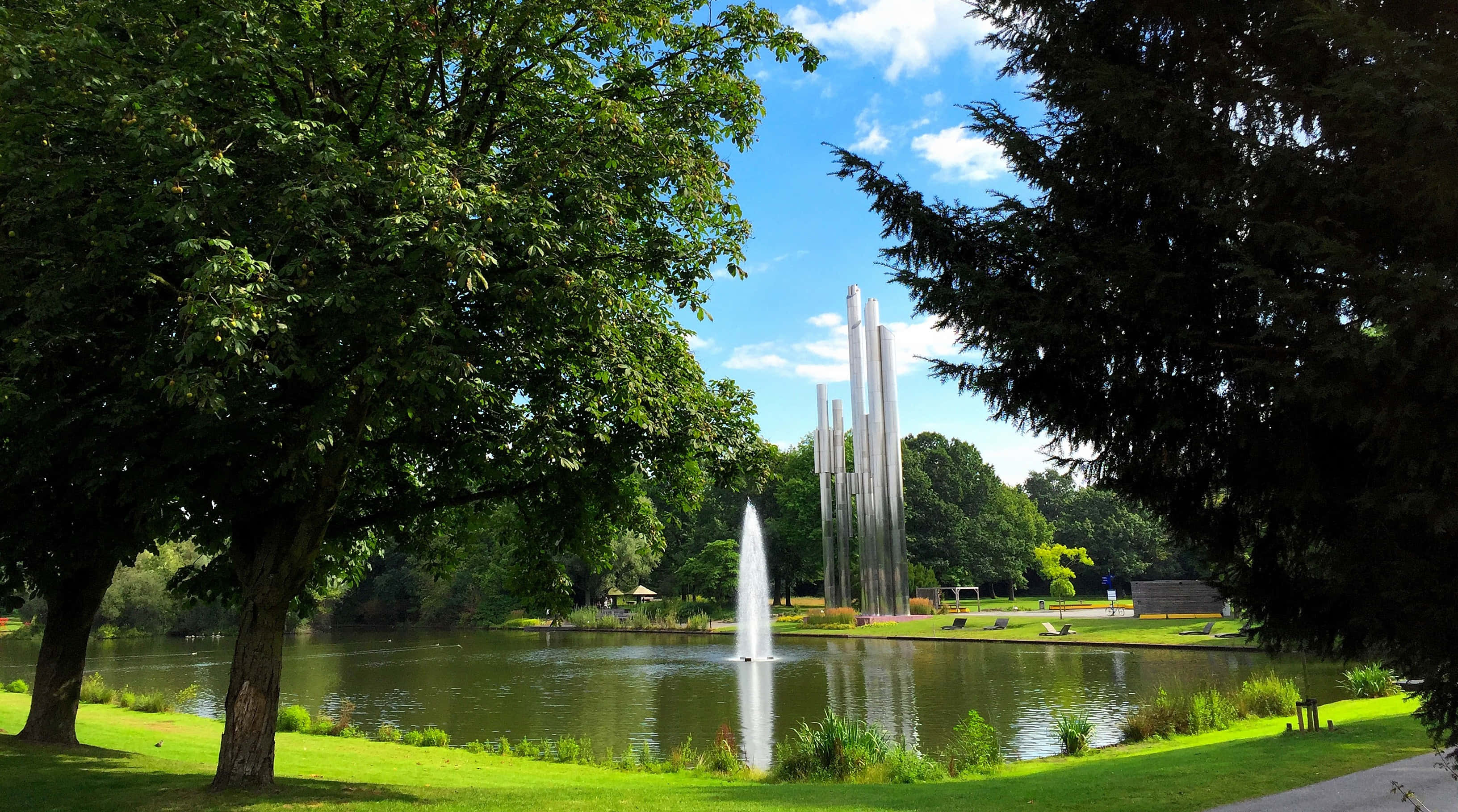 Eindhoven, park fountain, sculpture, 2K Desktop Wallpaper