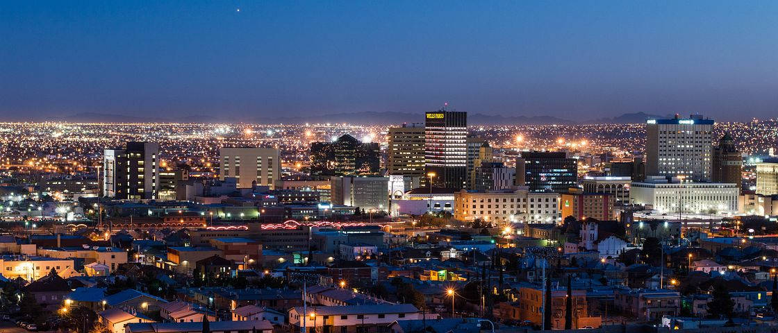 El Paso, dusk, glowing streetlights, SD Desktop Wallpaper