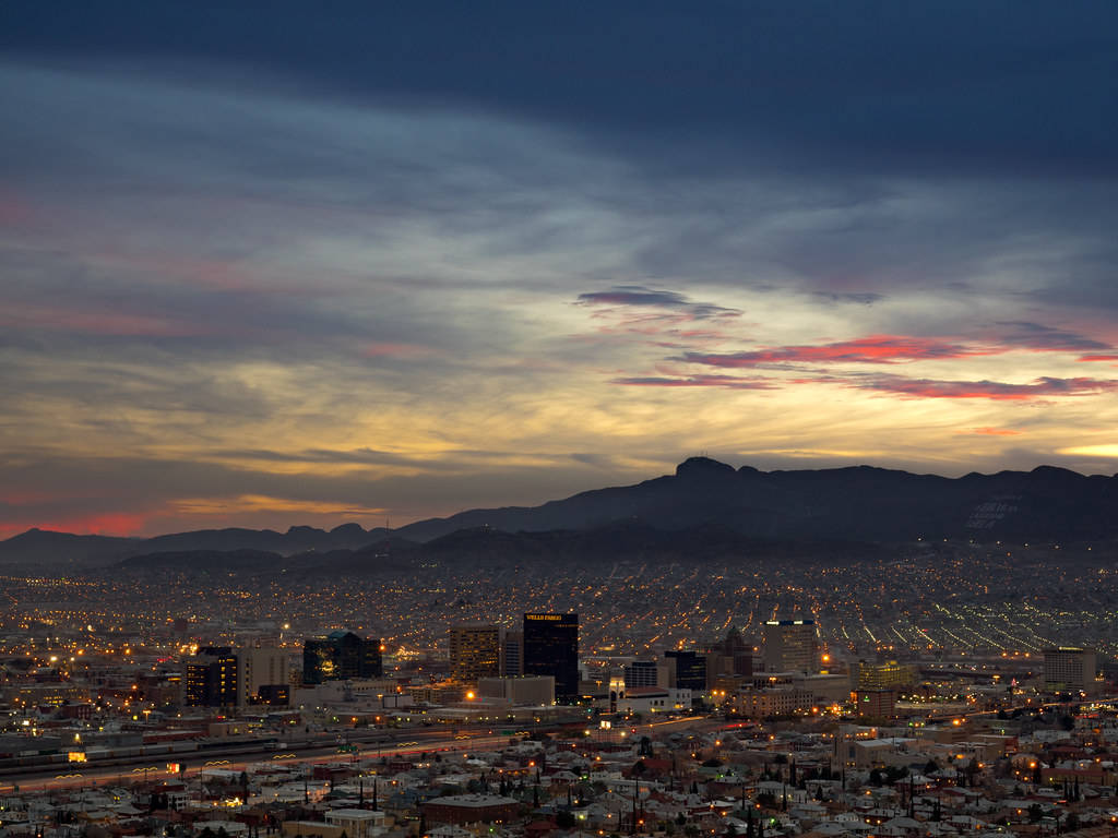 Sunset El Paso, dusk, glowing lights, SD Desktop Wallpaper