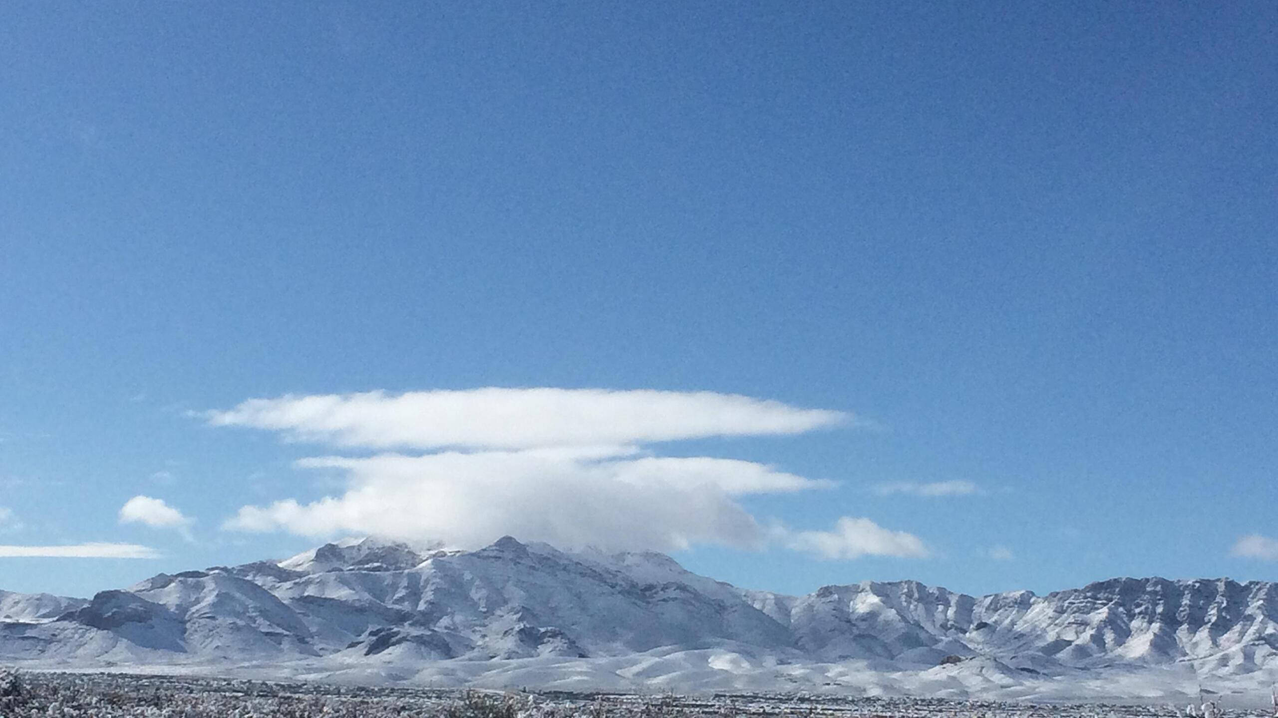 El Paso, snowcapped mountains, vast blue sky, 2K Desktop Wallpaper