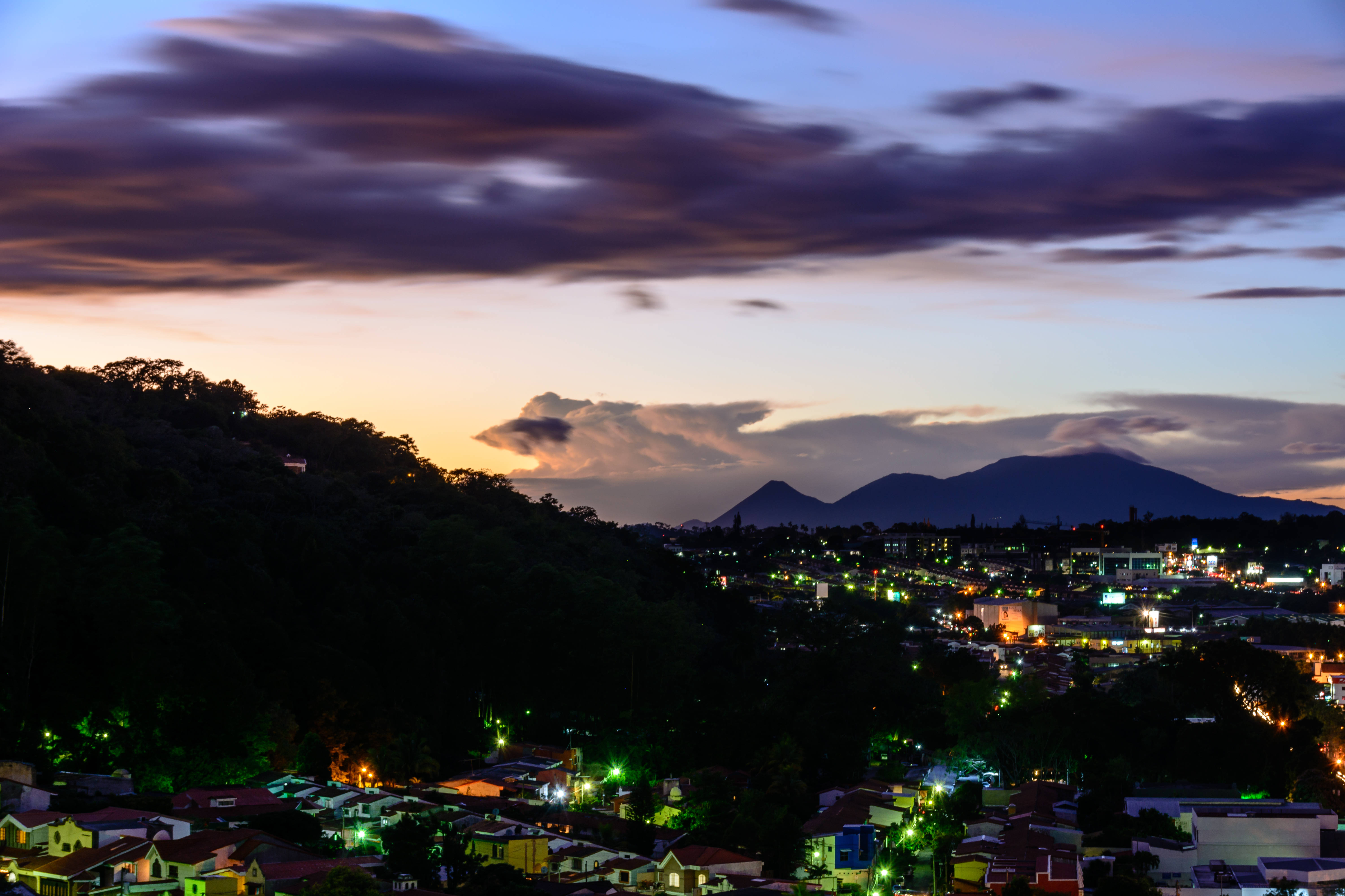 El Salvador, twilight cityscape, glowing lights, 5K Desktop Wallpaper