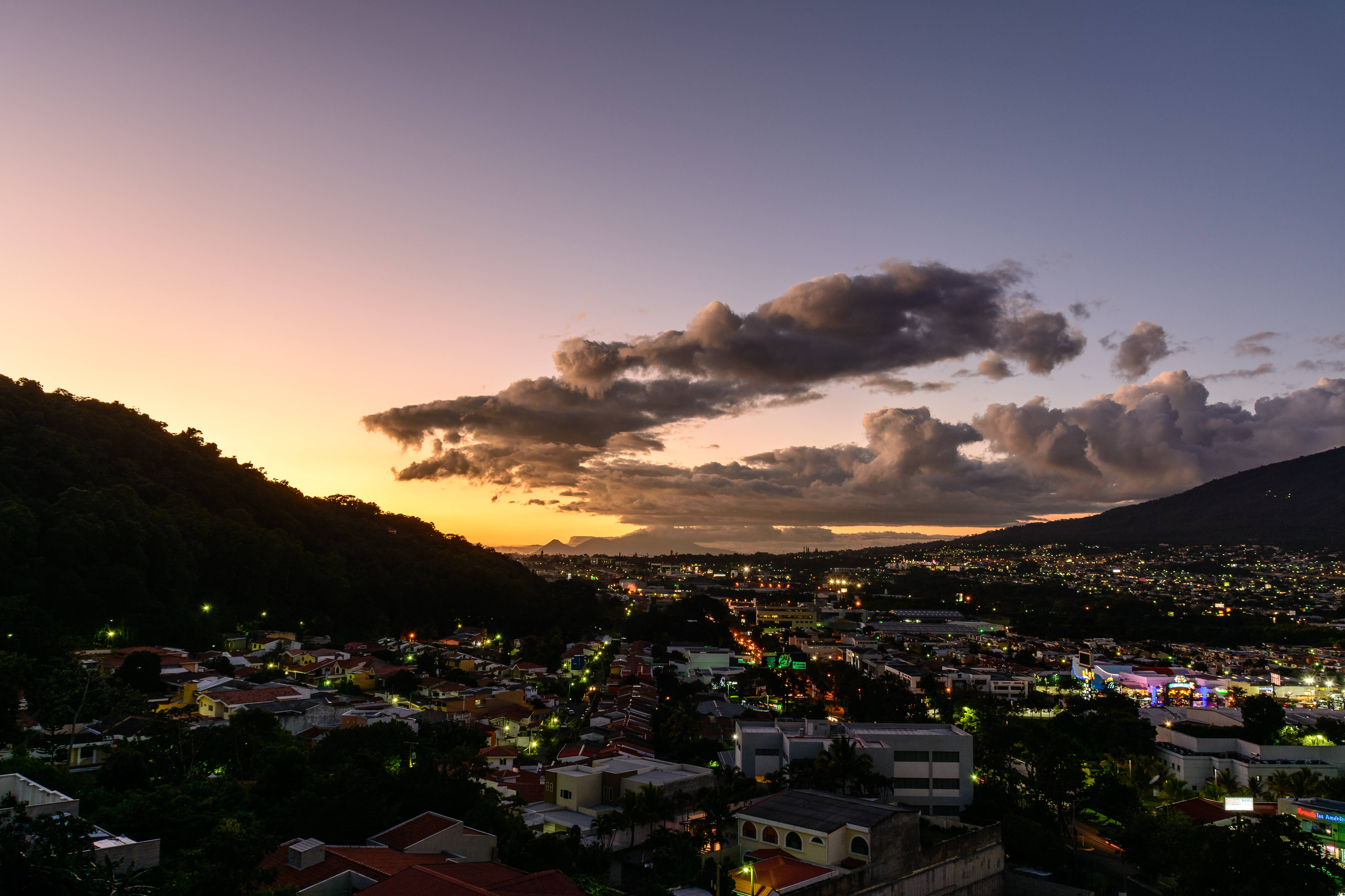 El Salvador, capital city, dusk, 5K Desktop Wallpaper