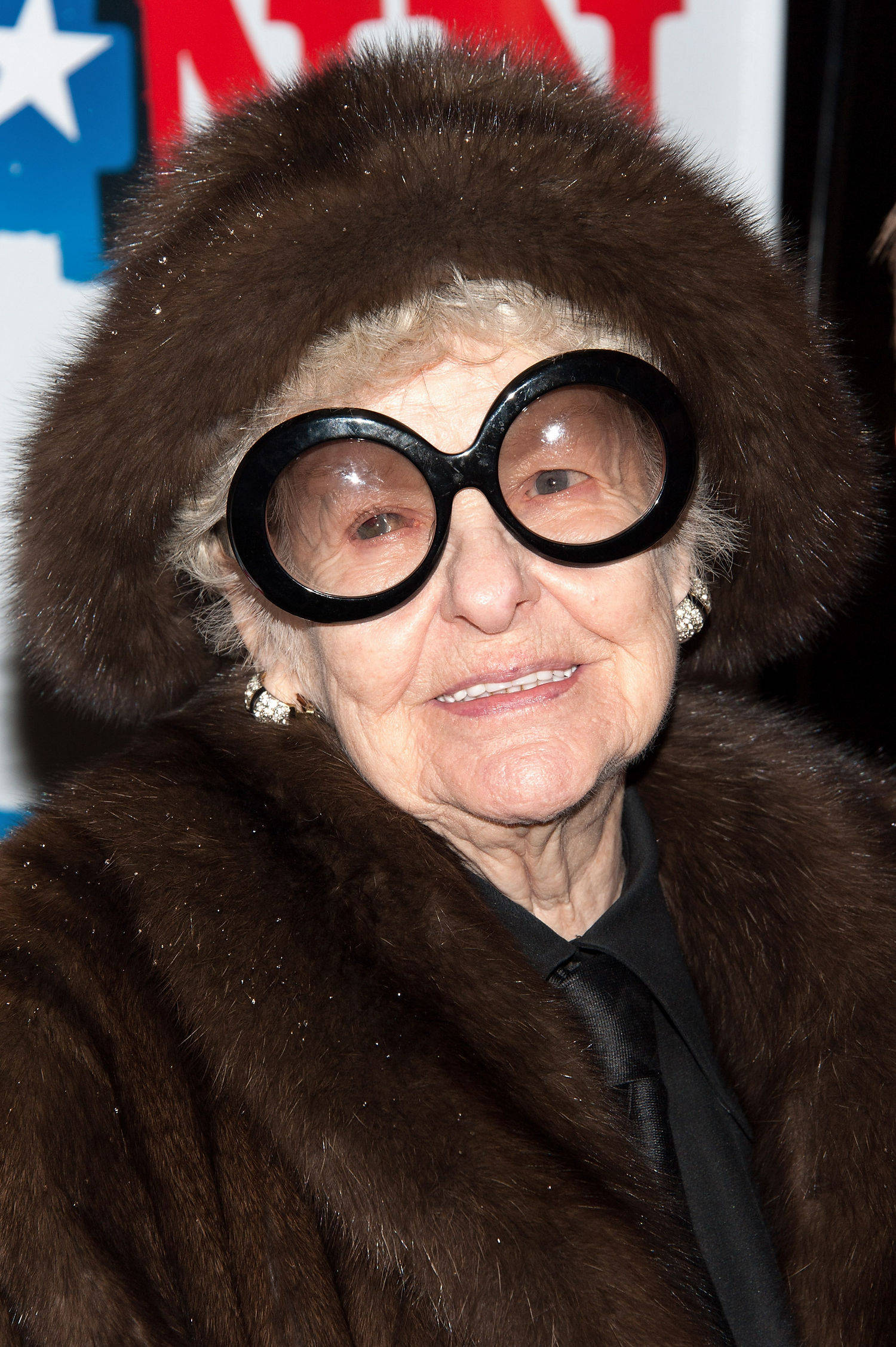 Elaine Stritch, brown fur hat, brown fur coat, Full HD Phone Wallpaper
