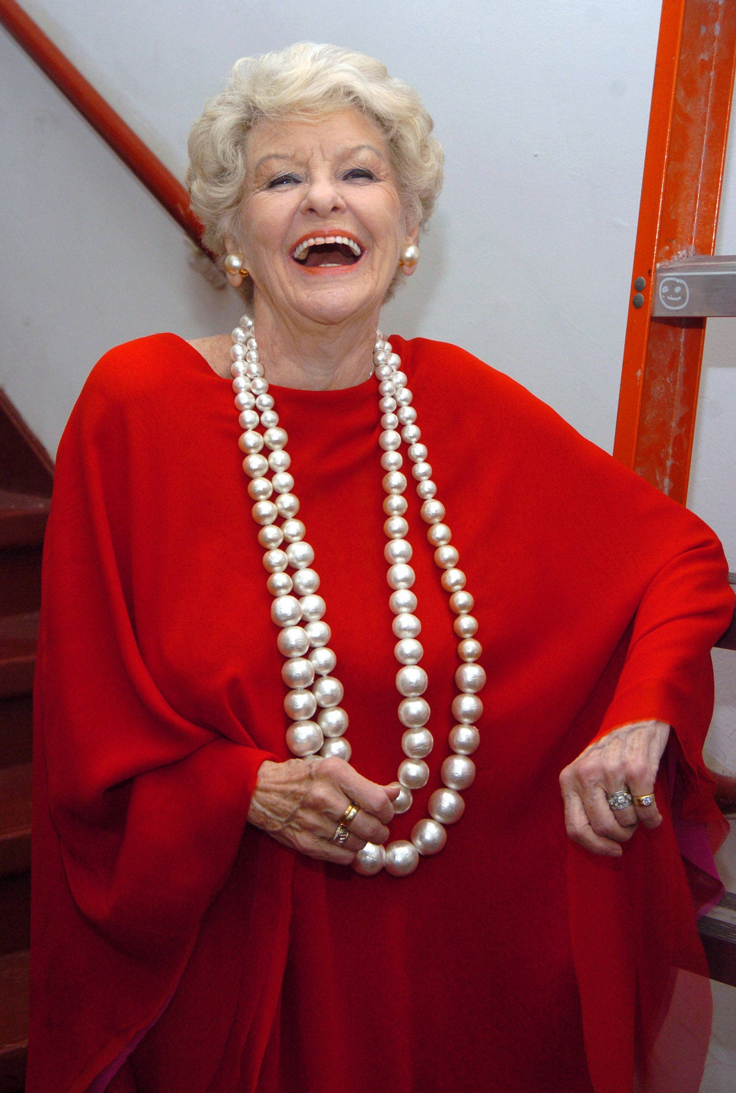 Elaine Stritch, loose red top, vibrant red dress, Full HD Phone Wallpaper