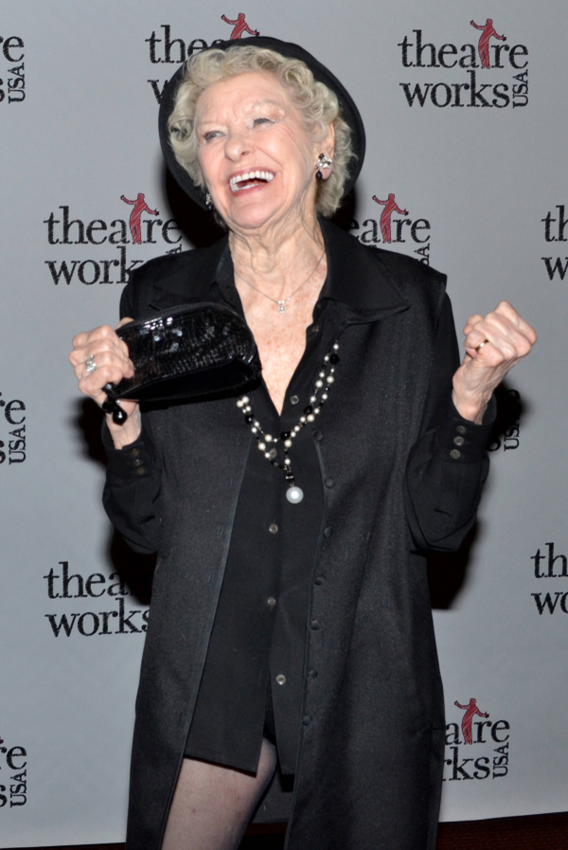 Elaine Stritch, black clutch, black coat, 2K Phone Wallpaper
