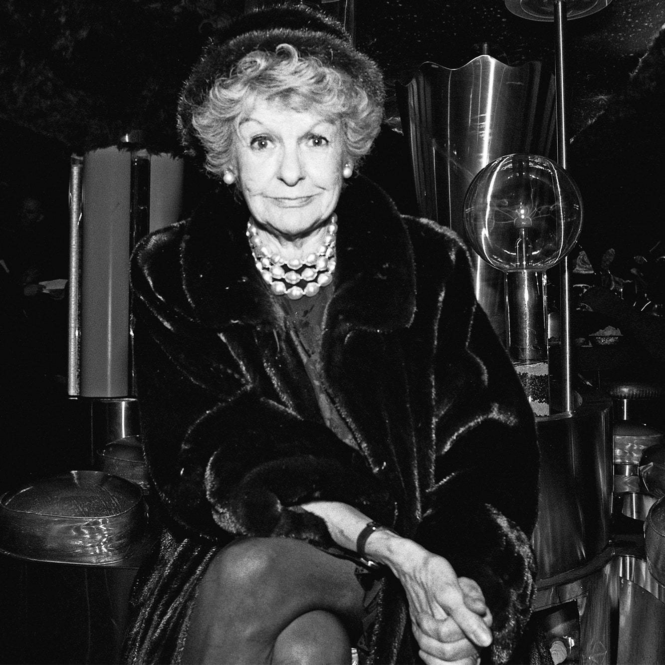 Elaine Stritch, fur coat, pearl necklace, HD Desktop Wallpaper