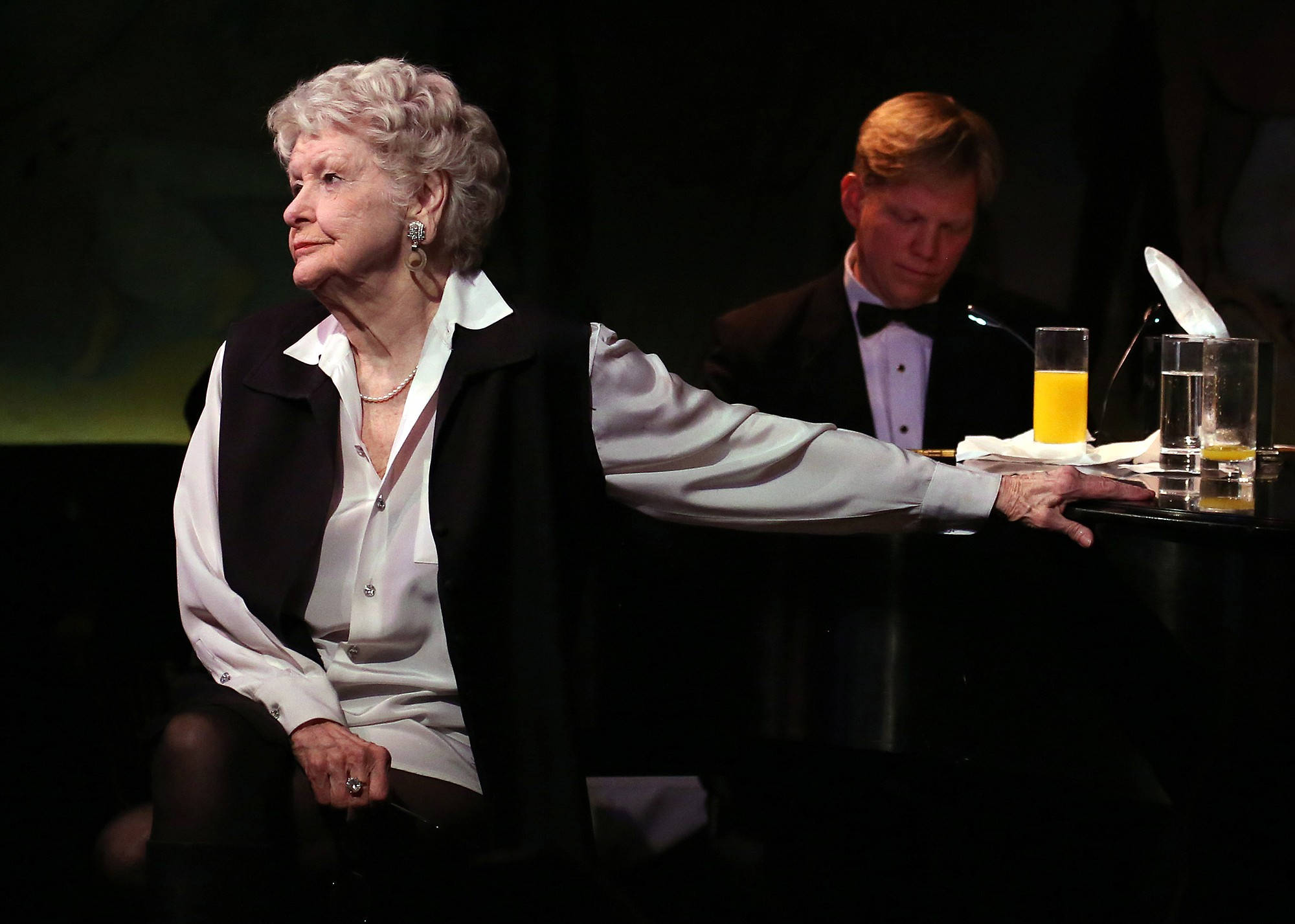 Elaine Stritch, stage play actress, white blouse, Full HD Desktop Wallpaper