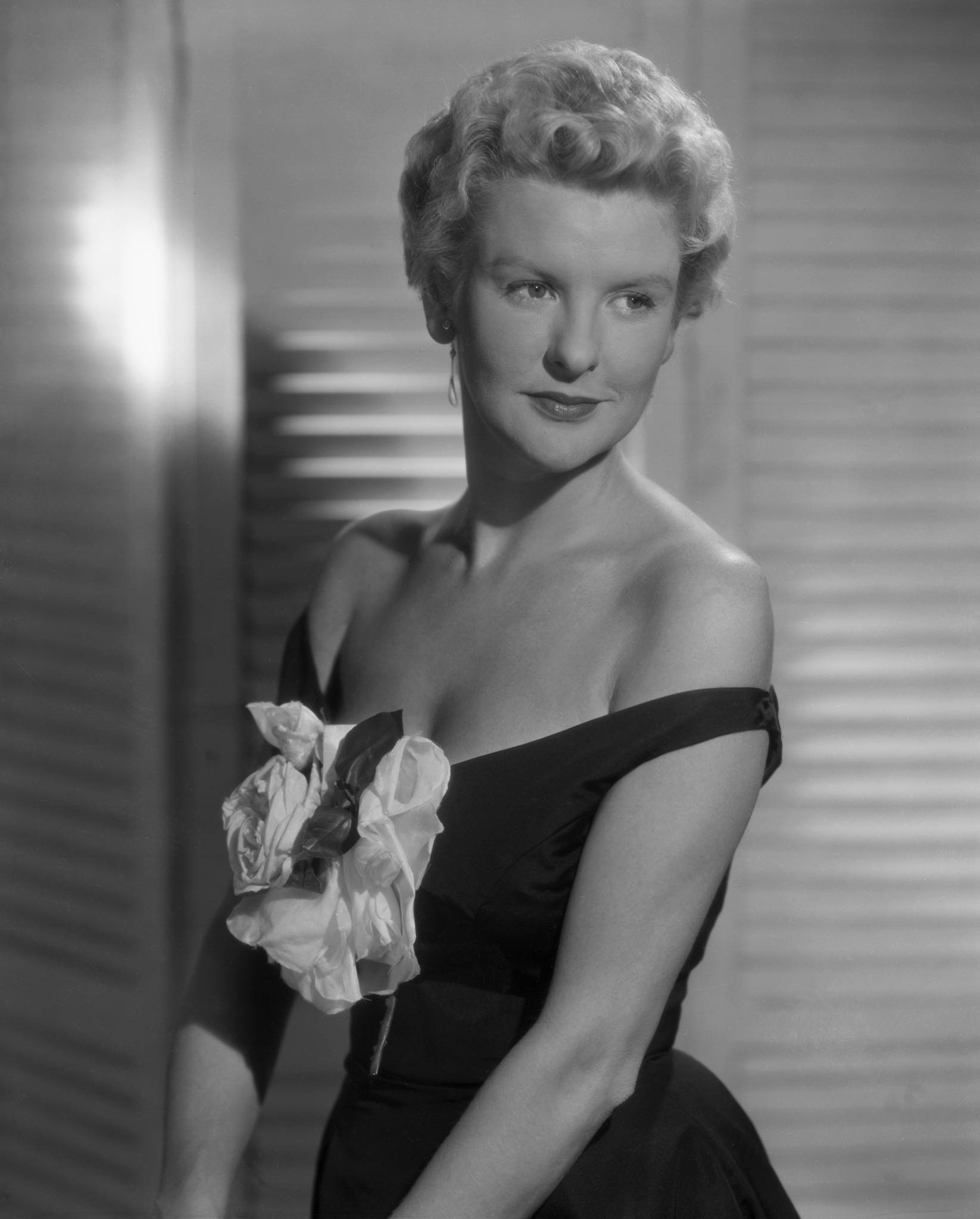 Elaine Stritch, black off-shoulder dress, white floral accent, Full HD Phone Wallpaper
