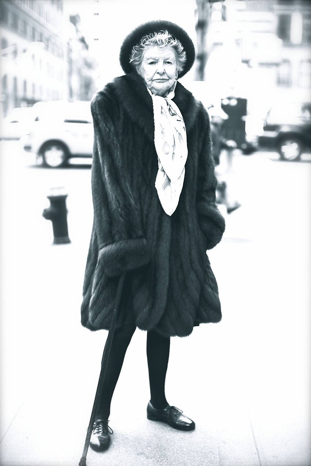 Elaine Stritch, voluminous fur coat, hat, HD Phone Wallpaper