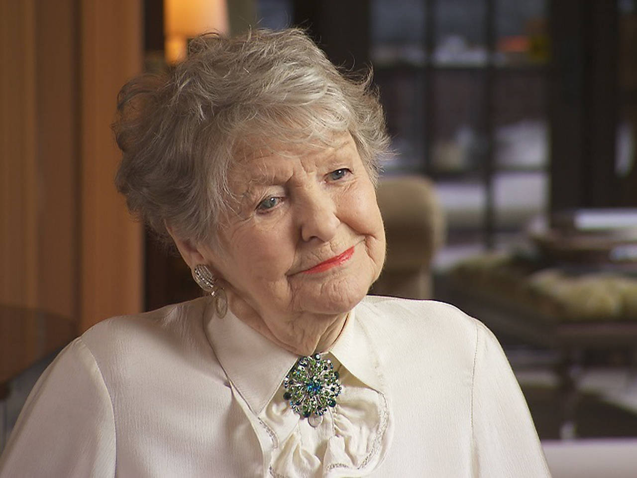 Elaine Stritch, gray hair, red lips, HD Desktop Wallpaper