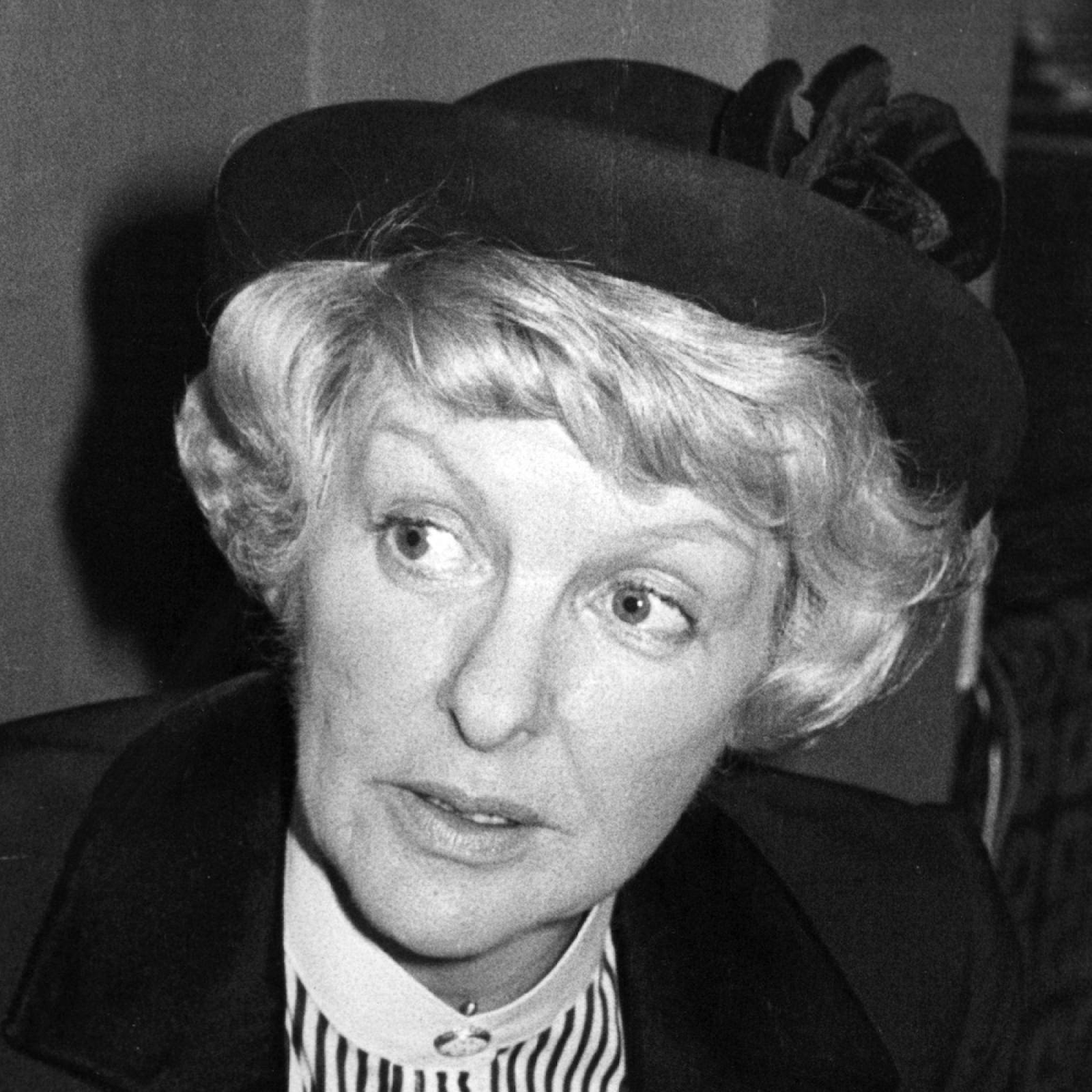 Elaine Stritch, black and white portrait, blonde hair, HD Desktop Wallpaper