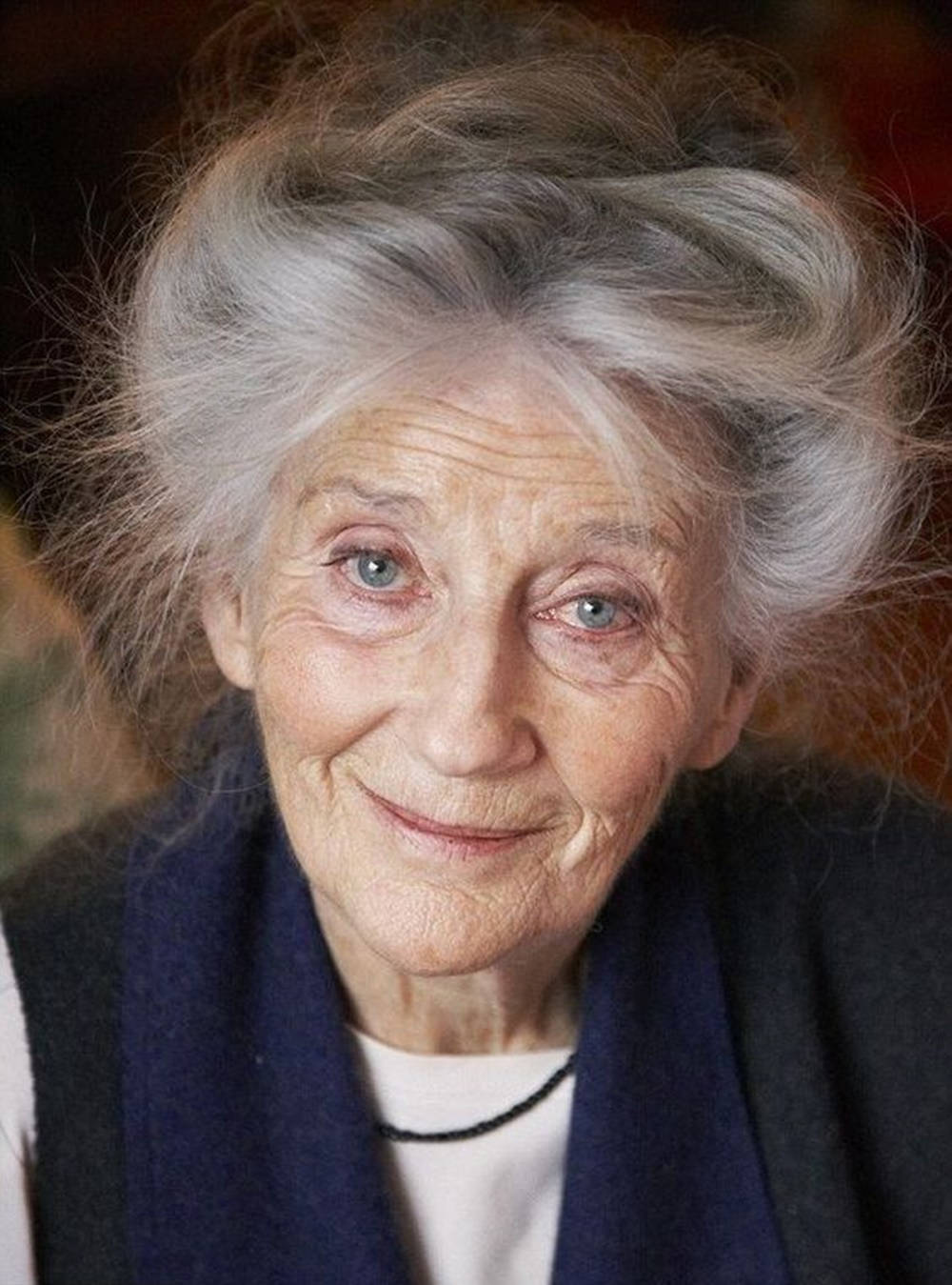 elderly woman, wild gray hair, bright blue eyes, HD Phone Wallpaper