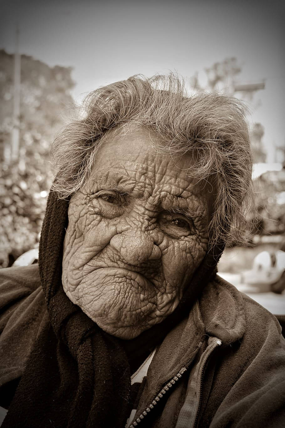 elderly woman, sepia portrait, deeply wrinkled skin, HD Phone Wallpaper