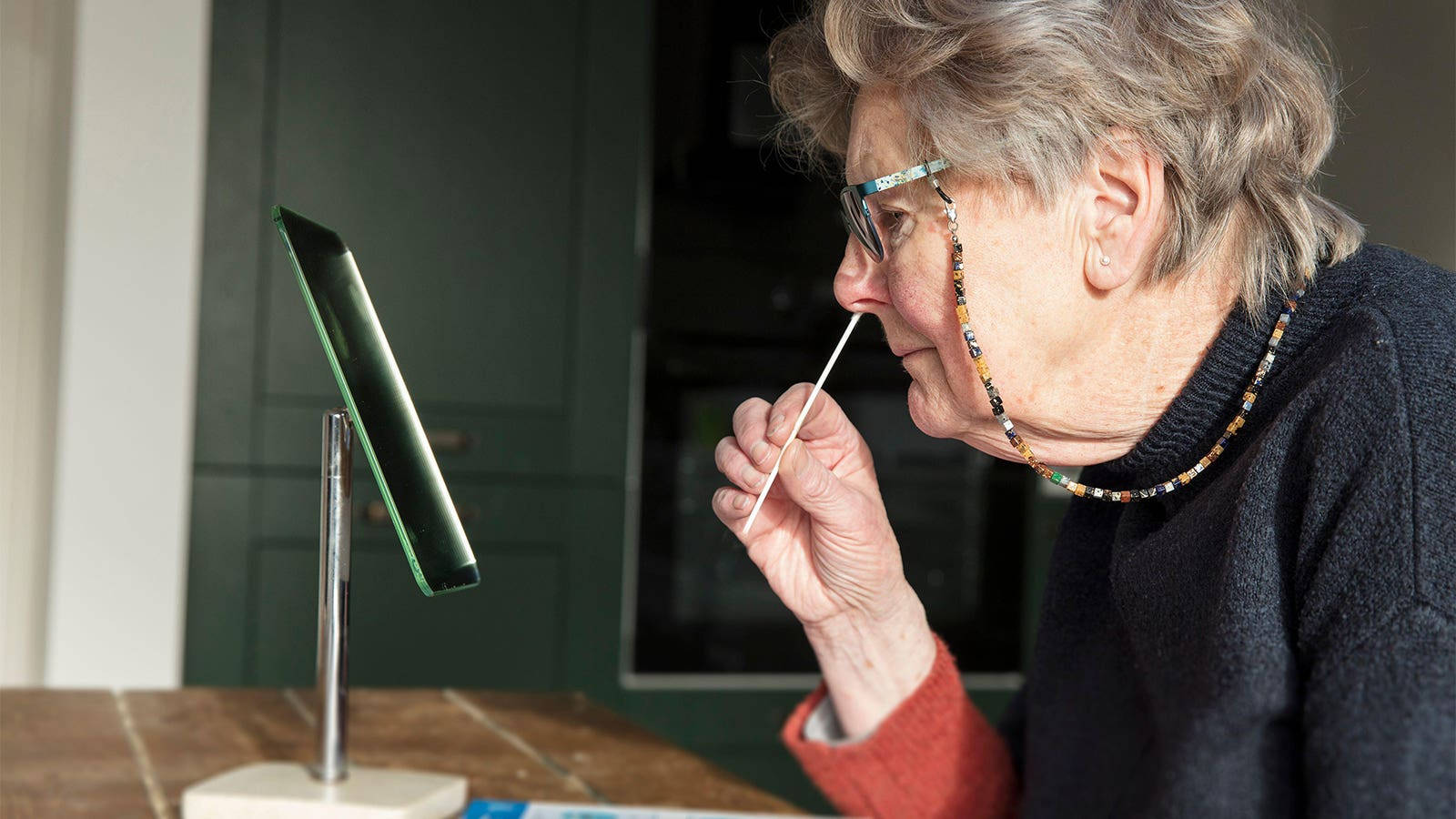 elderly woman, glasses, makeup, HD Desktop Wallpaper
