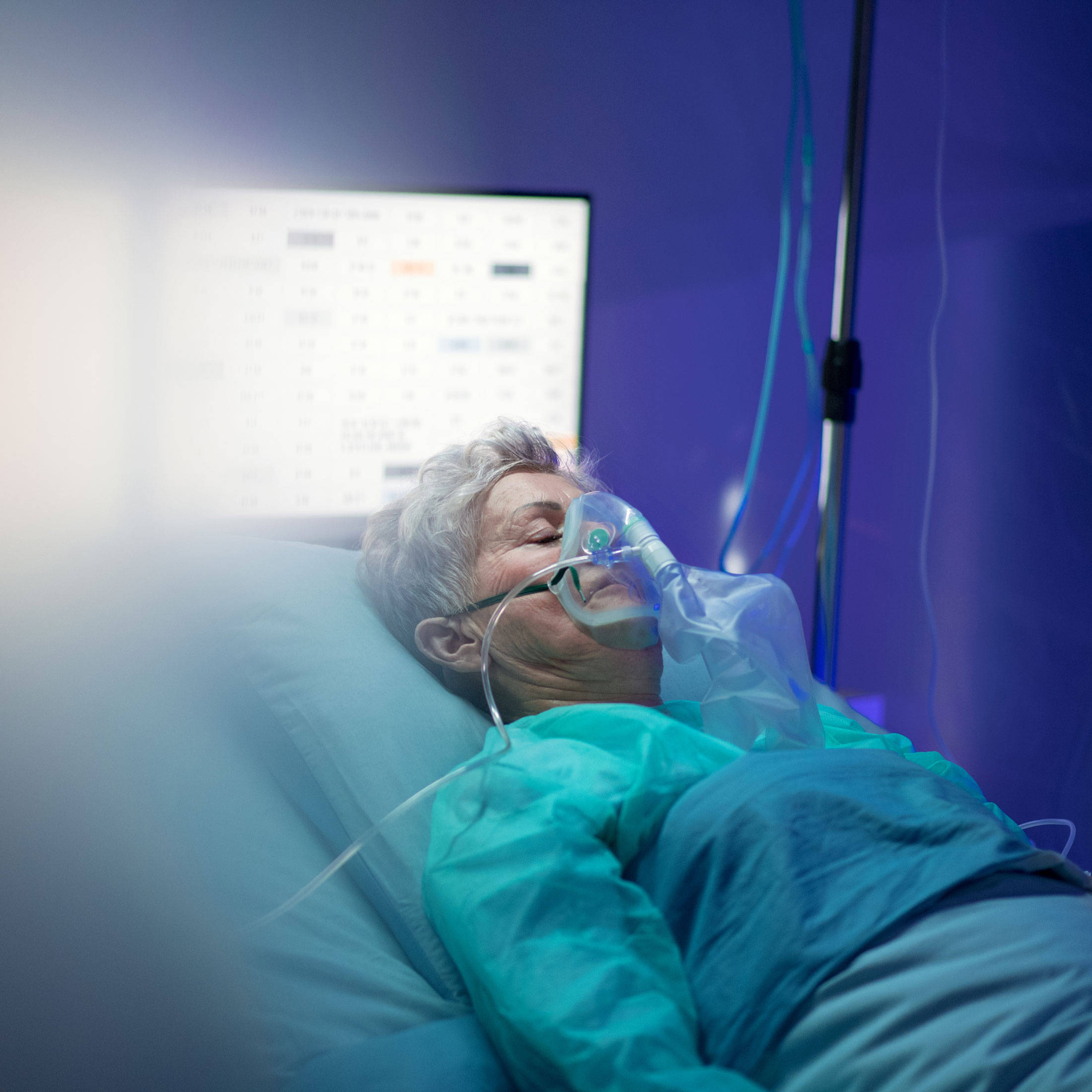 elderly woman, hospital bed, oxygen mask, Full HD Desktop Wallpaper