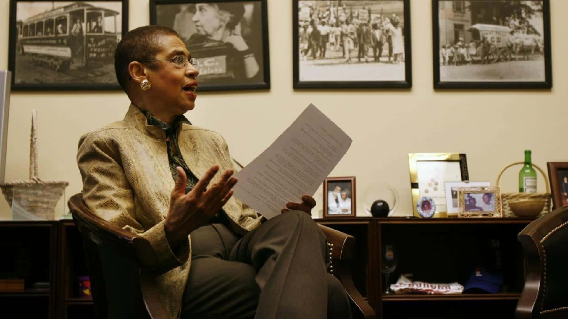 Eleanor Holmes Norton, office, framed historical photos, Full HD Desktop Wallpaper