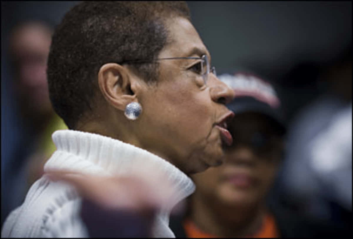 Eleanor Holmes Norton, white turtleneck, glasses, SD Desktop Wallpaper