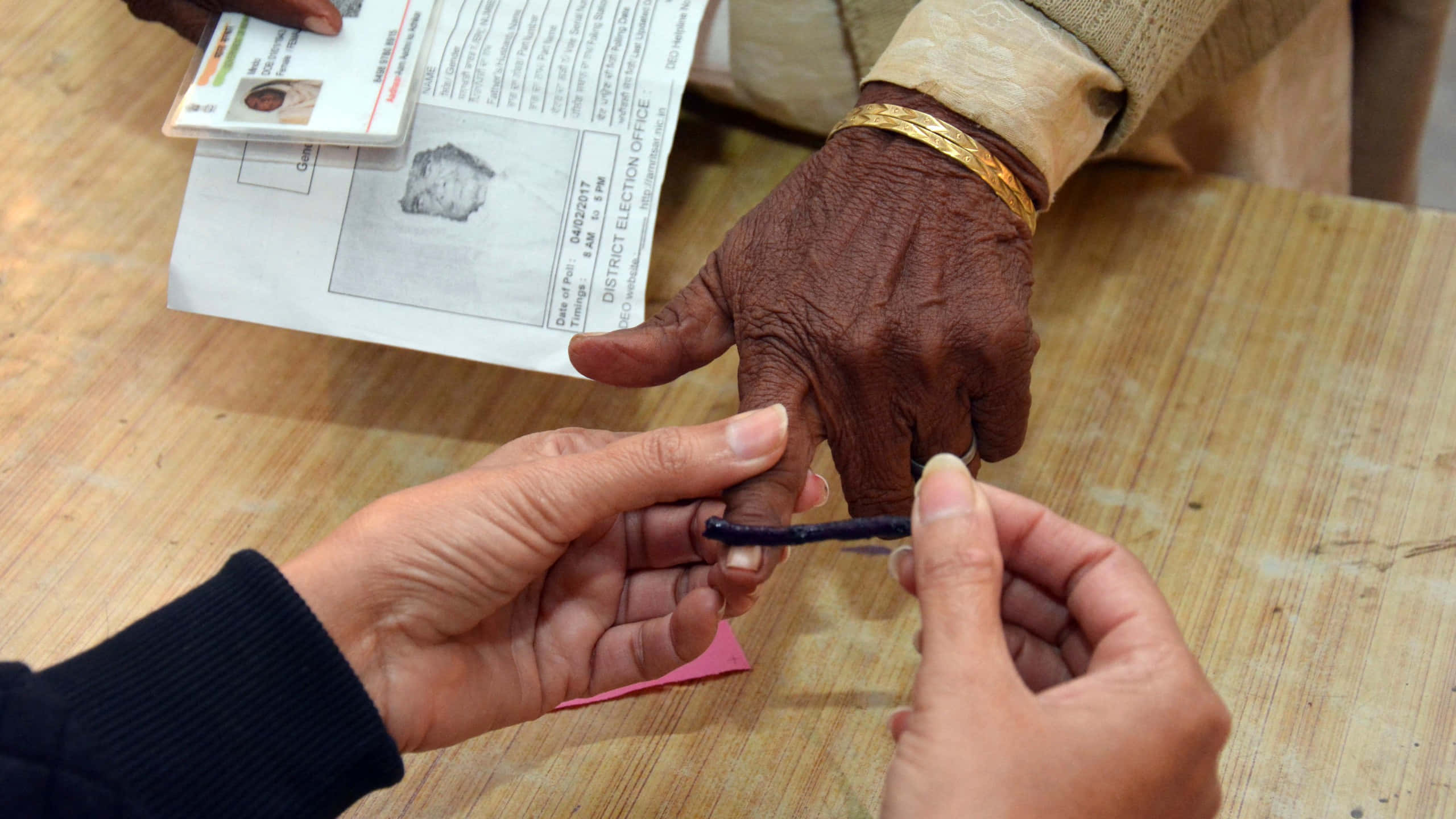 finger nail, ink, election ballot, 2K Desktop Wallpaper