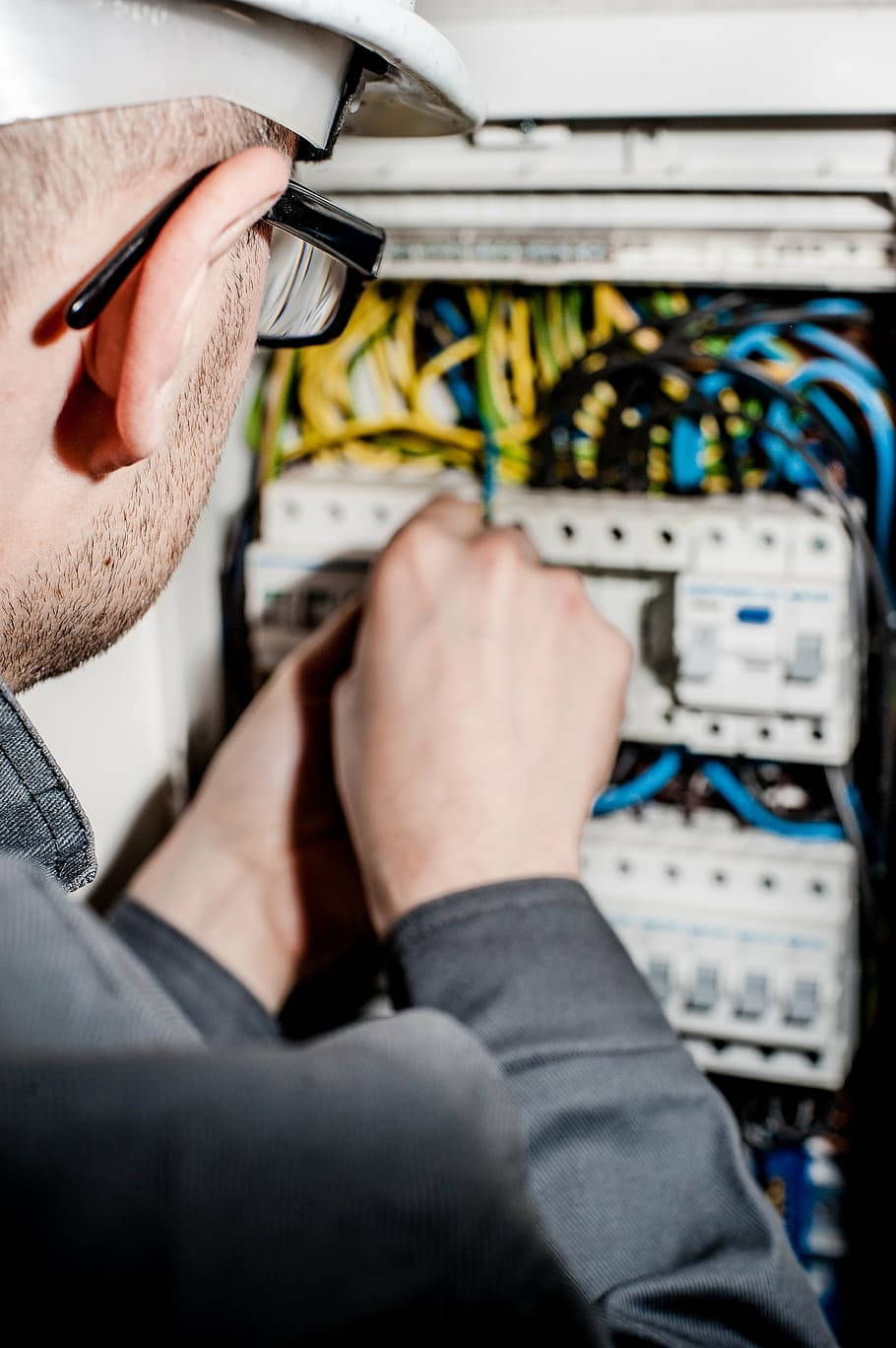electrician, hard hat, glasses, HD Phone Wallpaper