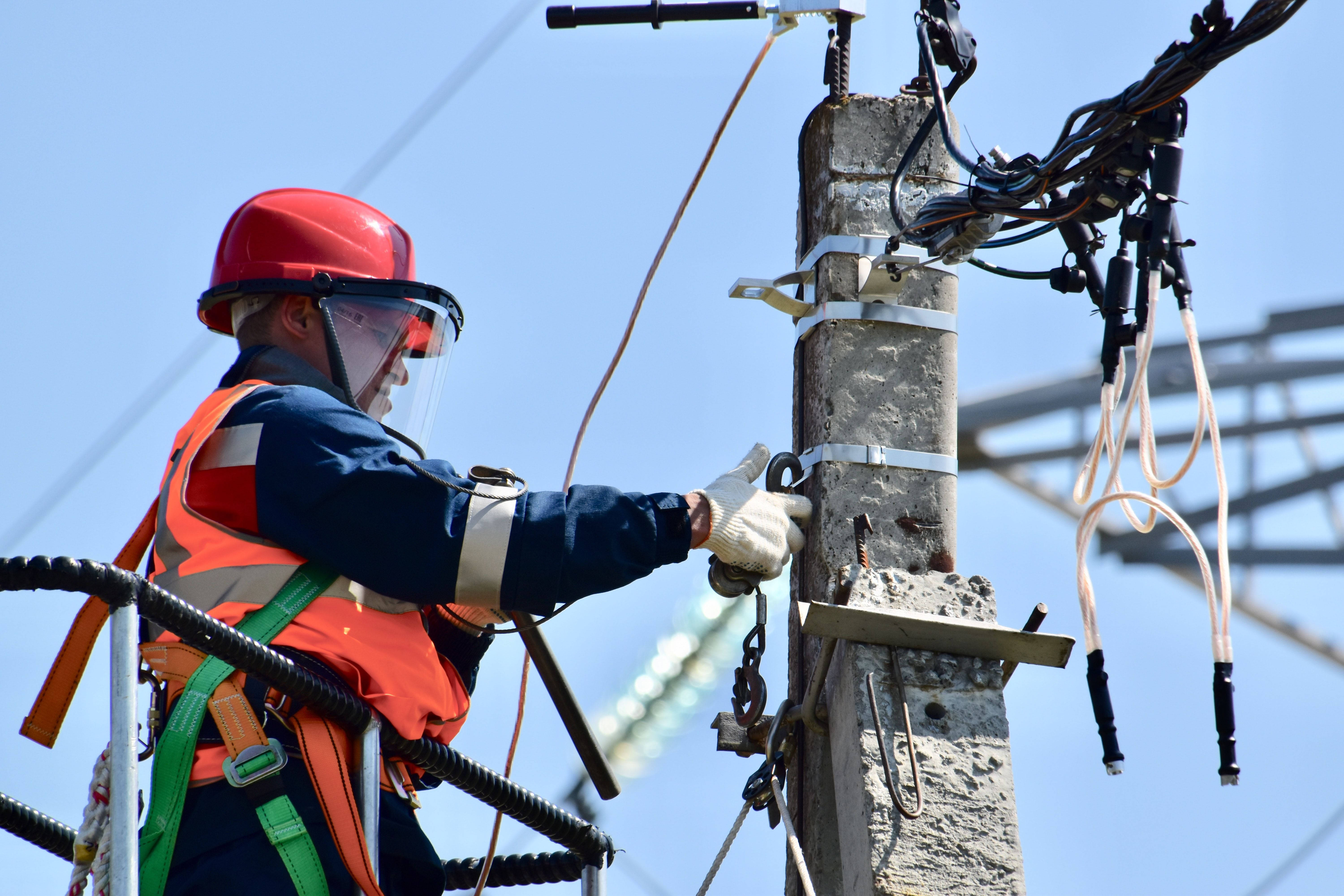 Electrician, red helmet, orange vest, 5K Desktop Wallpaper