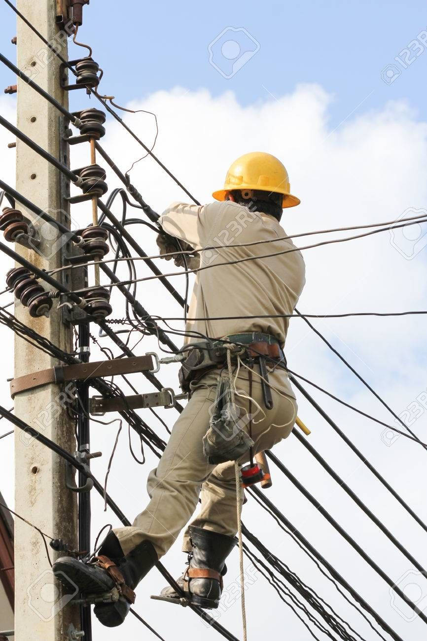 electrician, yellow helmet, weathered wooden pole, HD Phone Wallpaper