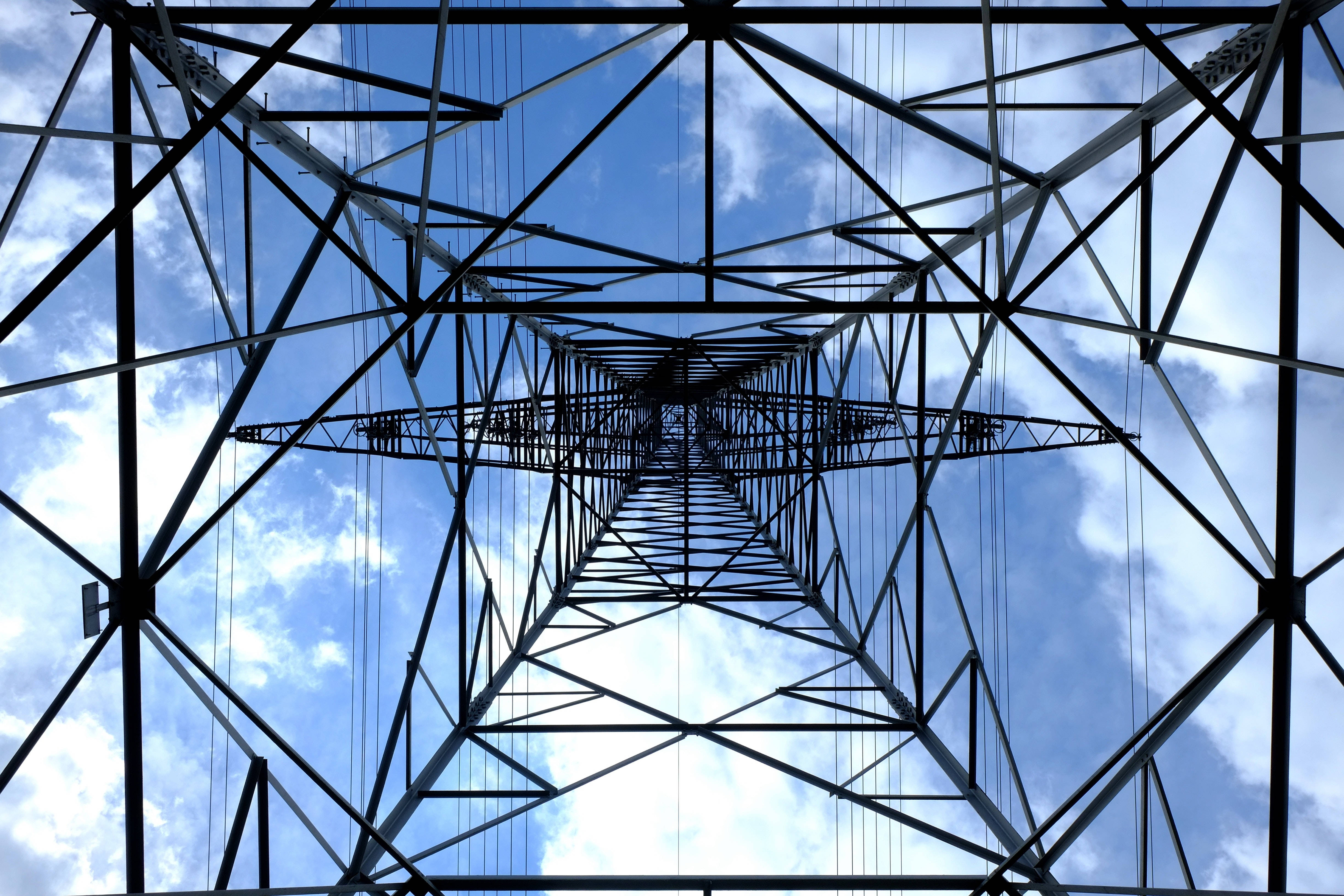 electricity tower, worm's view, low-angle view, 4K Desktop Wallpaper