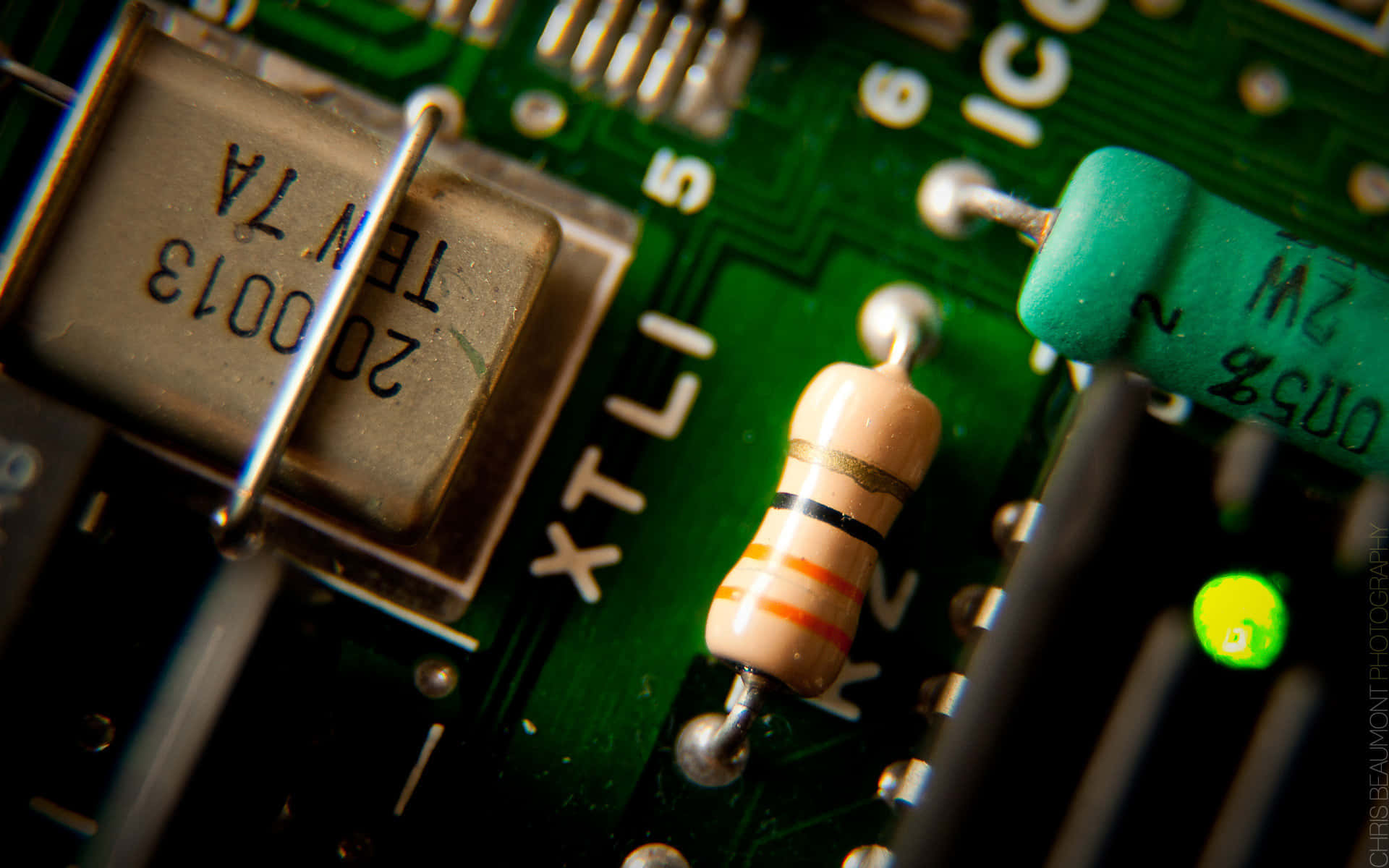 green circuit board, glowing green LED, electronic components, Full HD Desktop Wallpaper