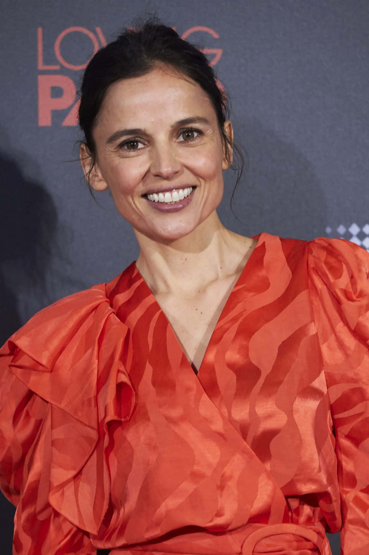 Elena Anaya, vibrant orange ruffled dress, red carpet event, Full HD Phone Wallpaper