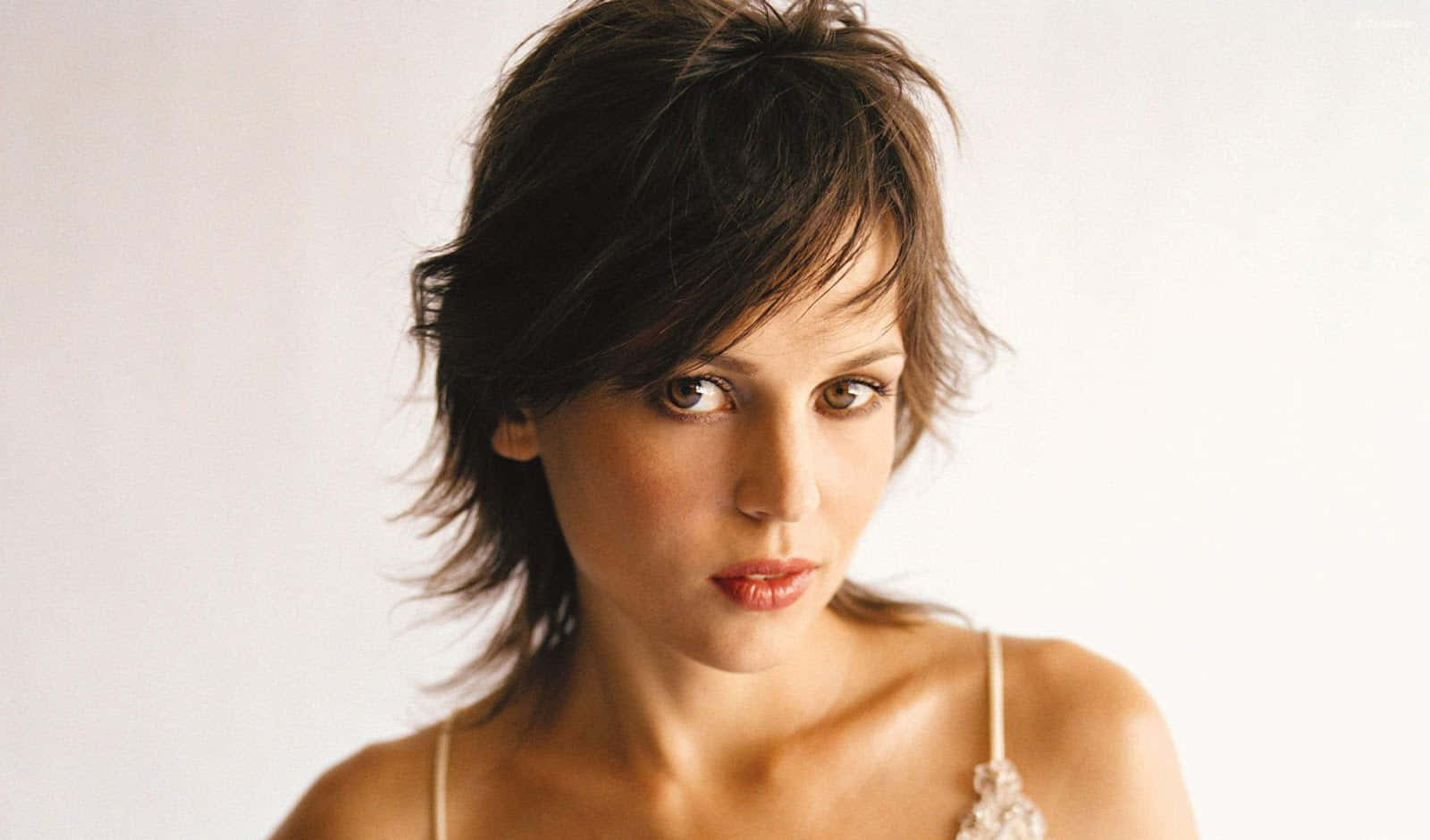 Elena Anaya, tousled dark hair, intense gaze, HD Desktop Wallpaper