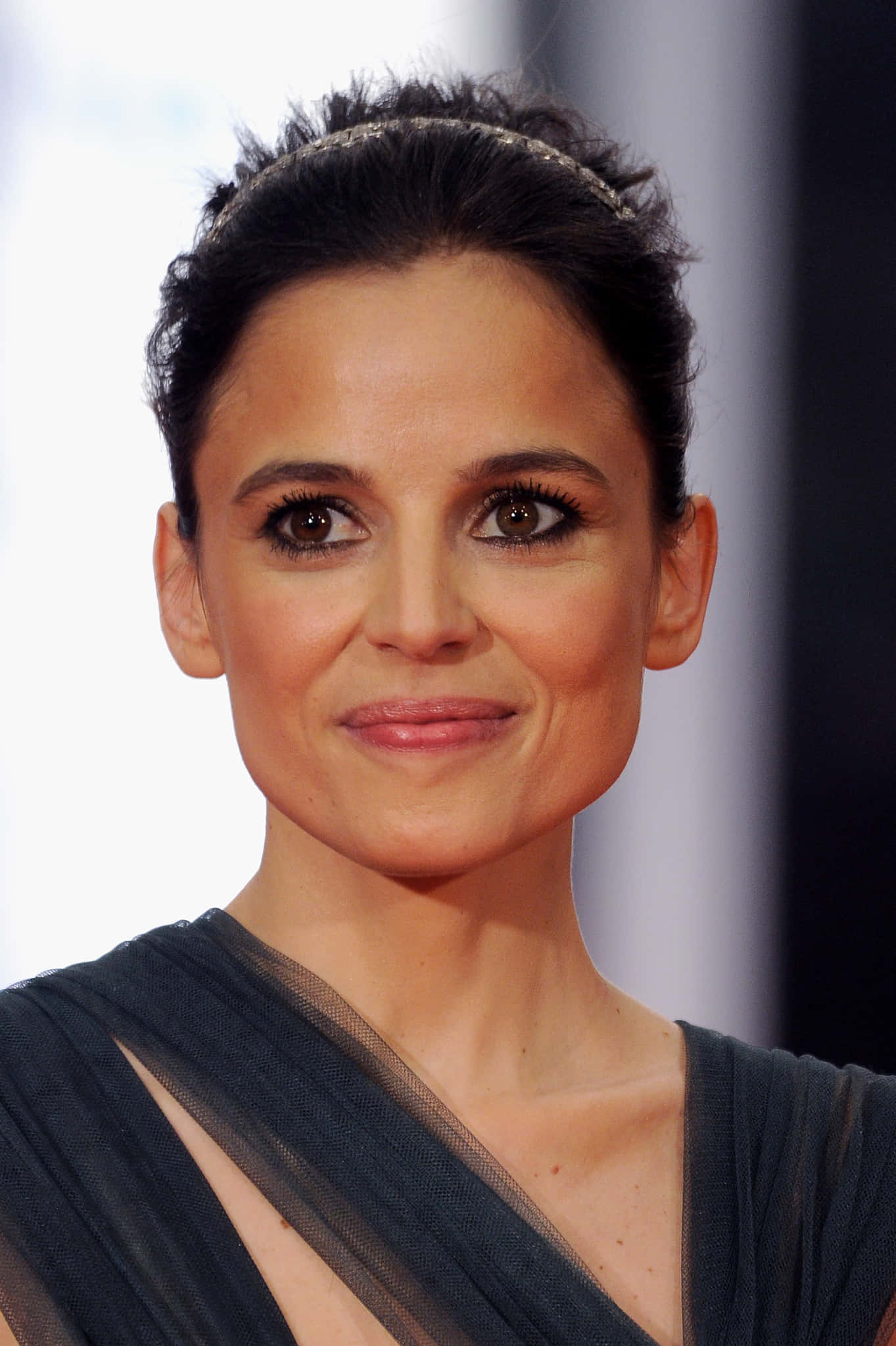 Elena Anaya, dark hair, delicate headband, Full HD Phone Wallpaper