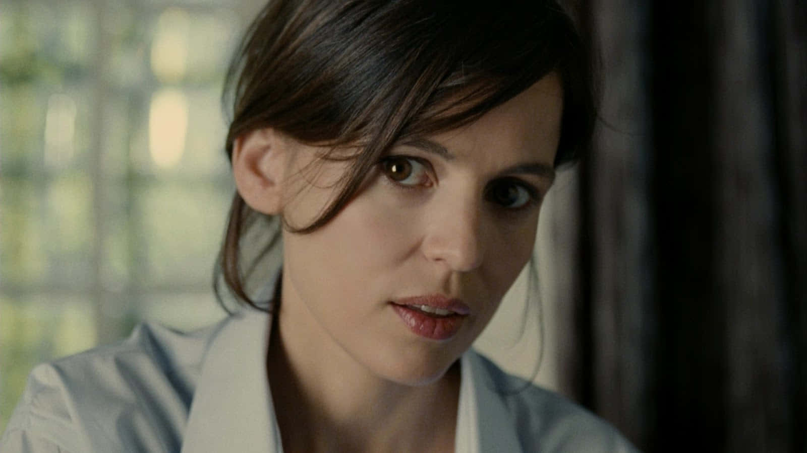 Elena Anaya, dark hair, intense gaze, HD Desktop Wallpaper