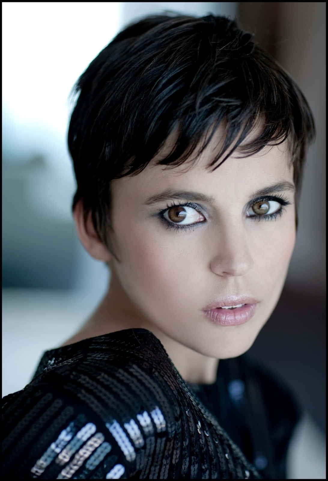 Elena Anaya, pink background, close-up portrait, HD Phone Wallpaper