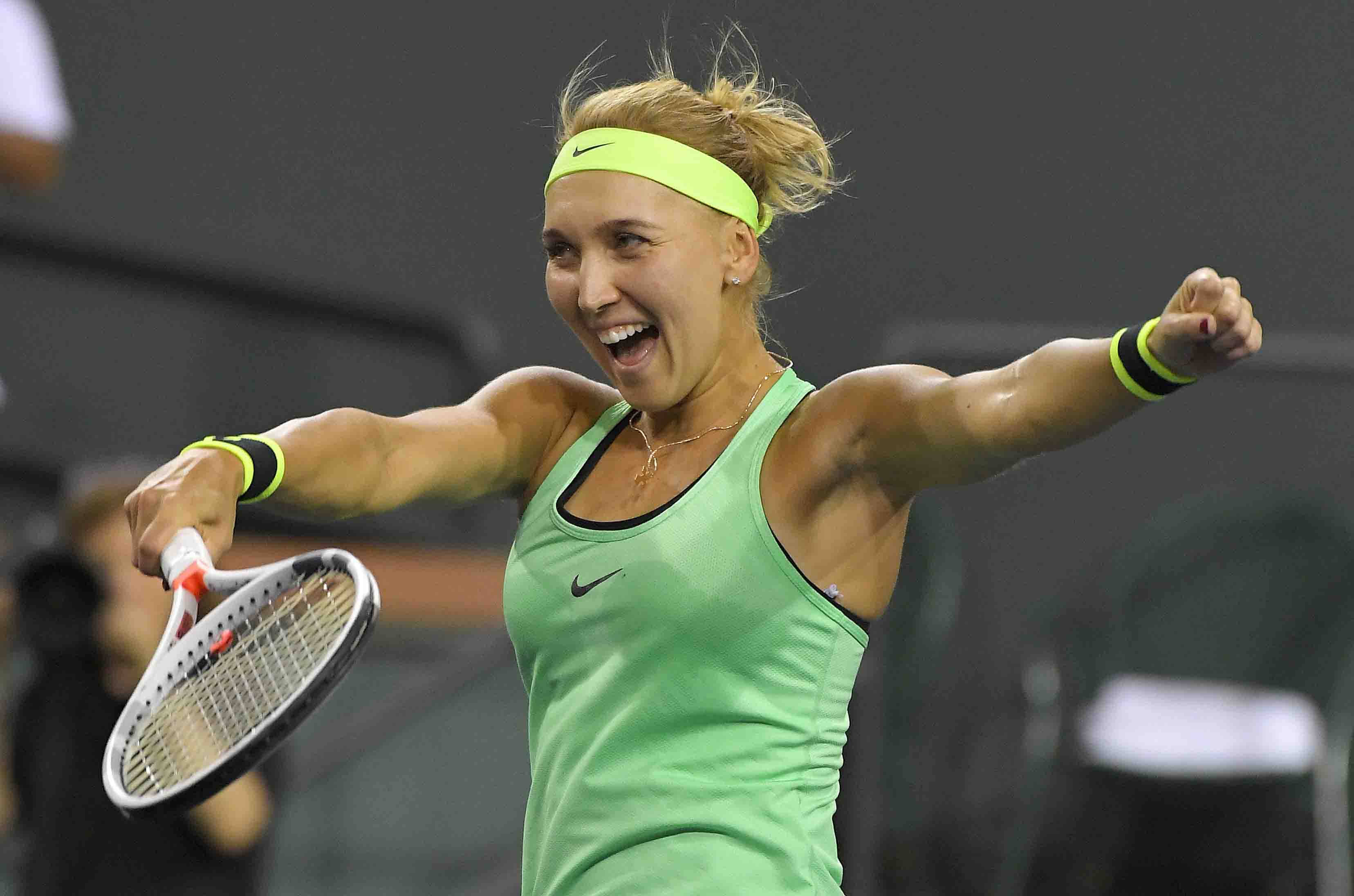 Elena Vesnina, green tank top, neon headband, 2K Desktop Wallpaper