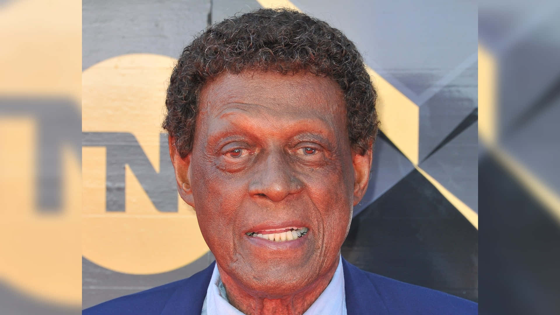 Elgin Baylor, blue suit, geometric gold and black backdrop, Full HD Desktop Wallpaper