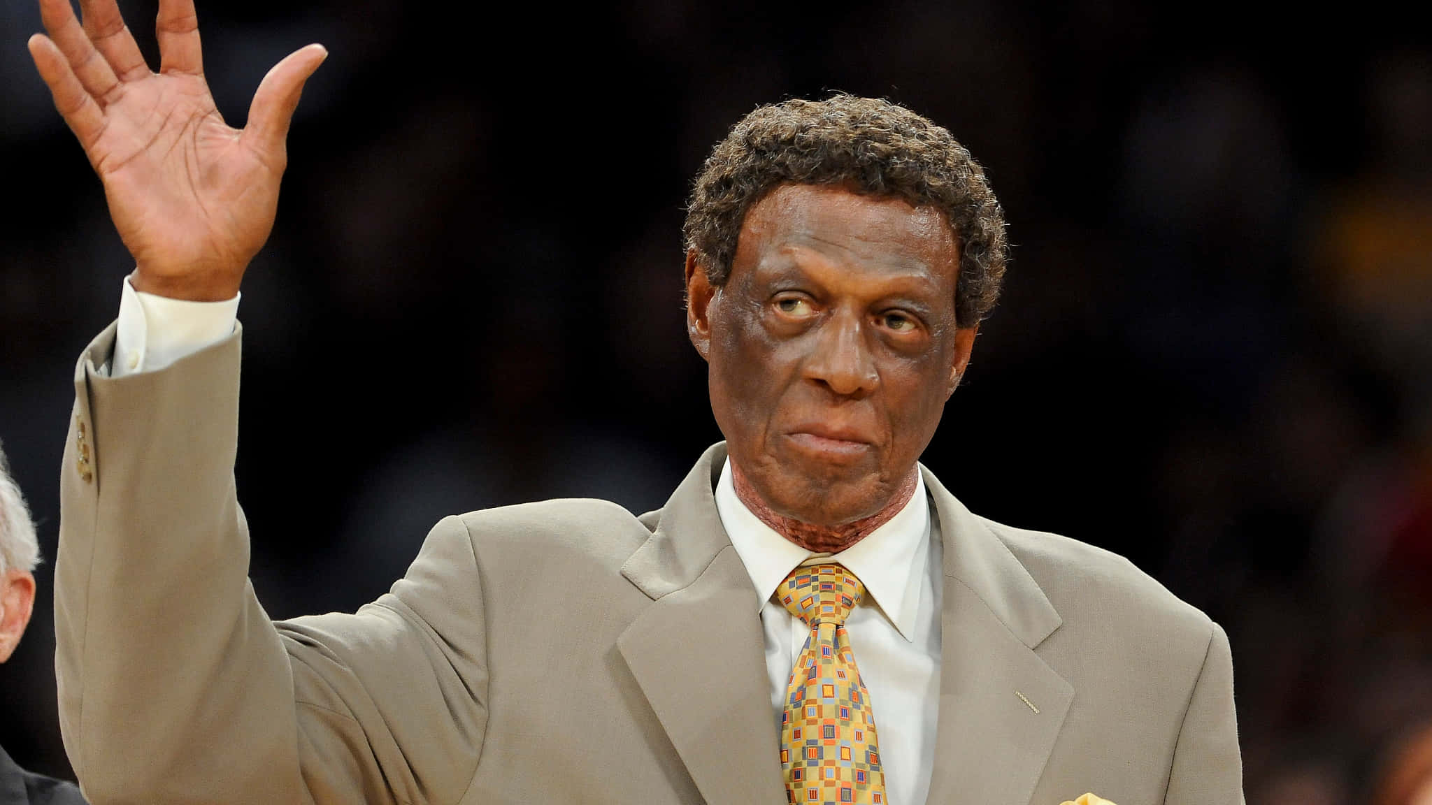 Elgin Baylor, beige suit, patterned tie, Full HD Desktop Wallpaper