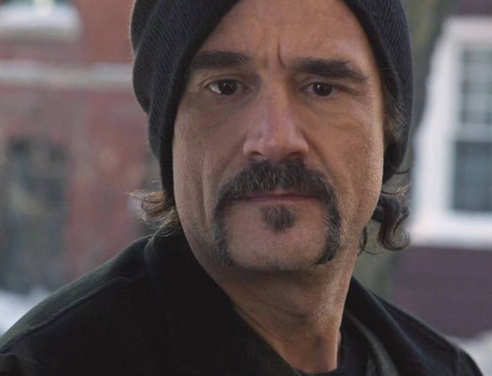Elias Koteas, black beanie, mustache, SD Desktop Wallpaper